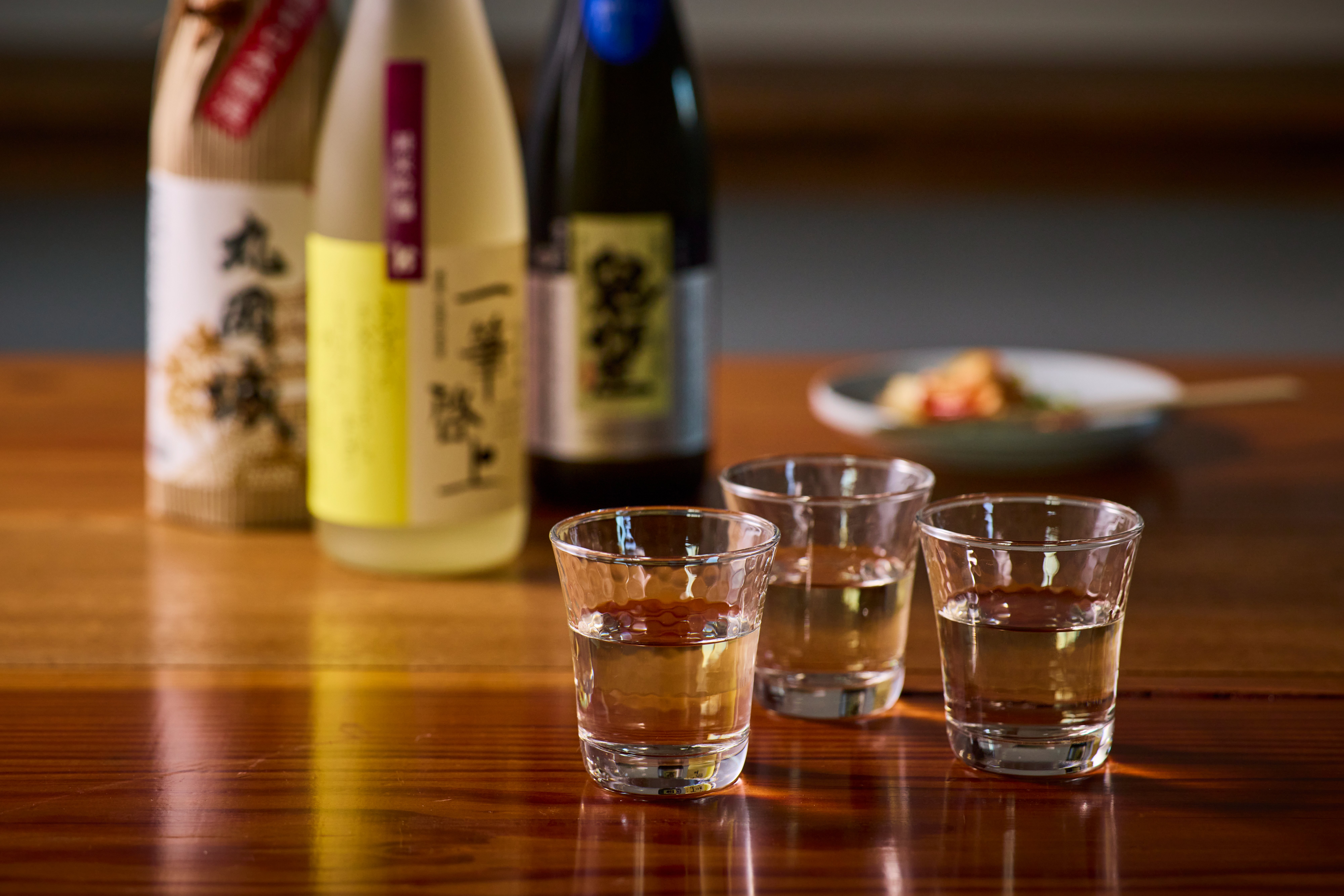 福井の地酒を中心に、丸岡城ラベルなど地元銘柄もお楽しみいただけます。cafe Bunbunの夜の営業時間（金曜・土曜）に合わせて当日お問い合わせください。