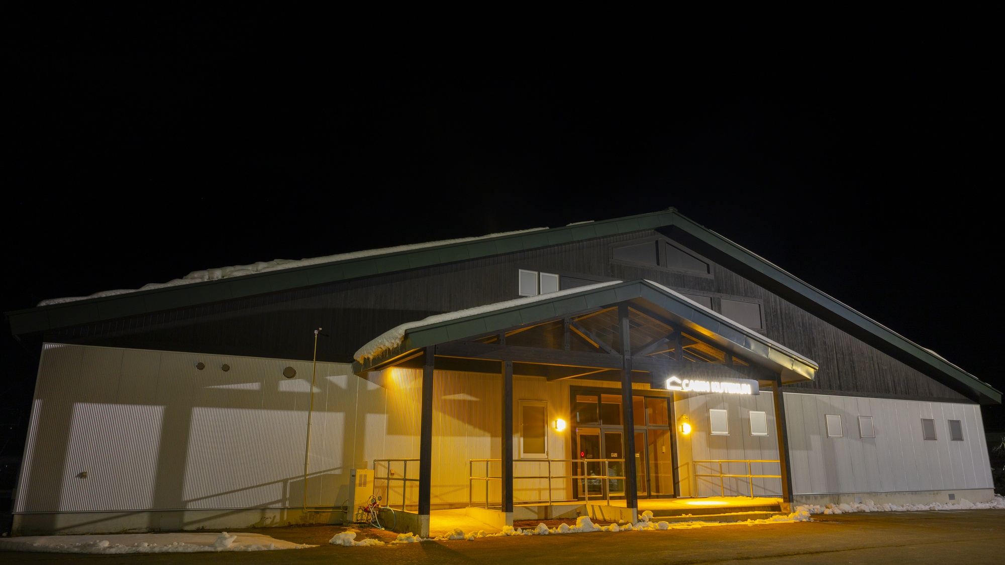 ・【外観】機能性と快適さを備えた全55床のキャビン型施設です