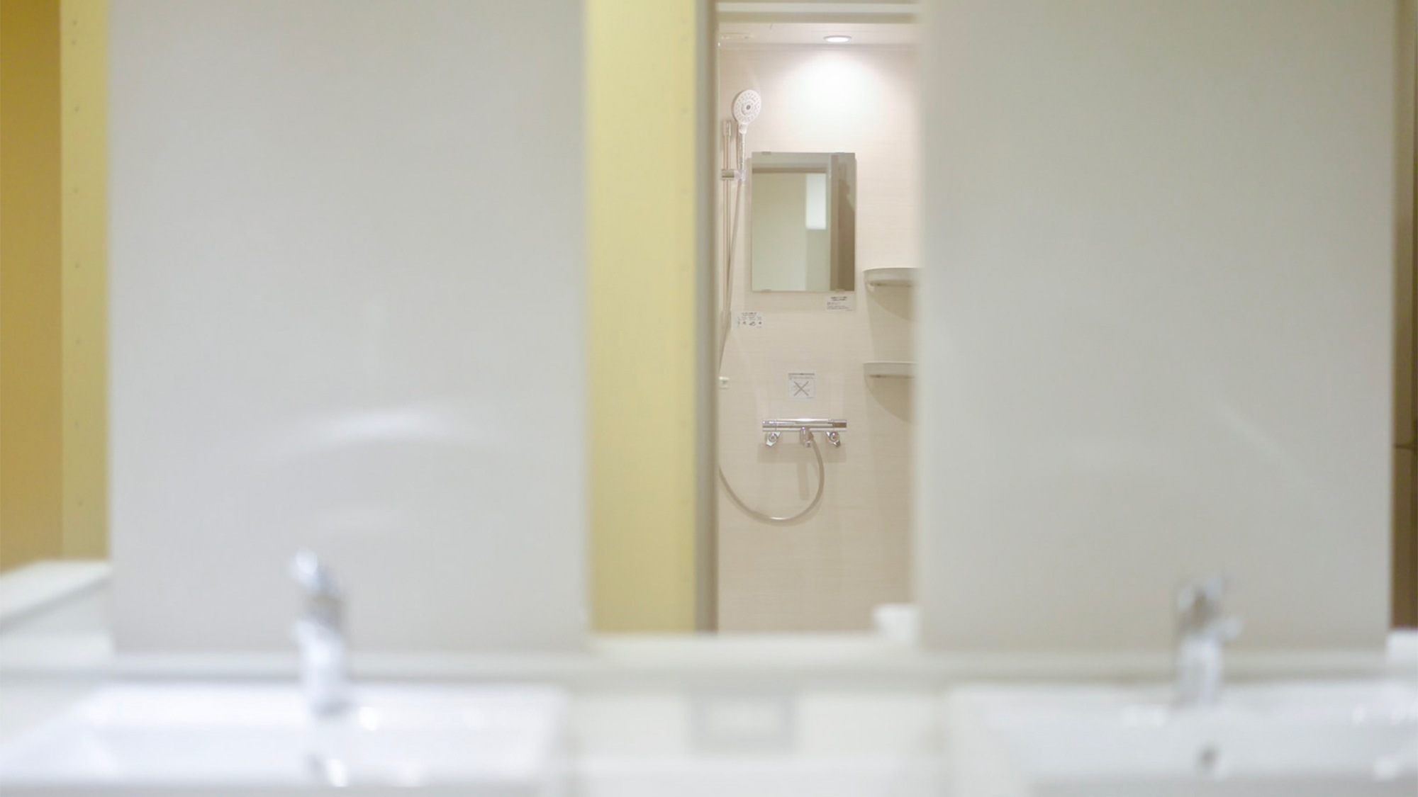 ・【洗面台】ハンドソープとドライヤーを備えております