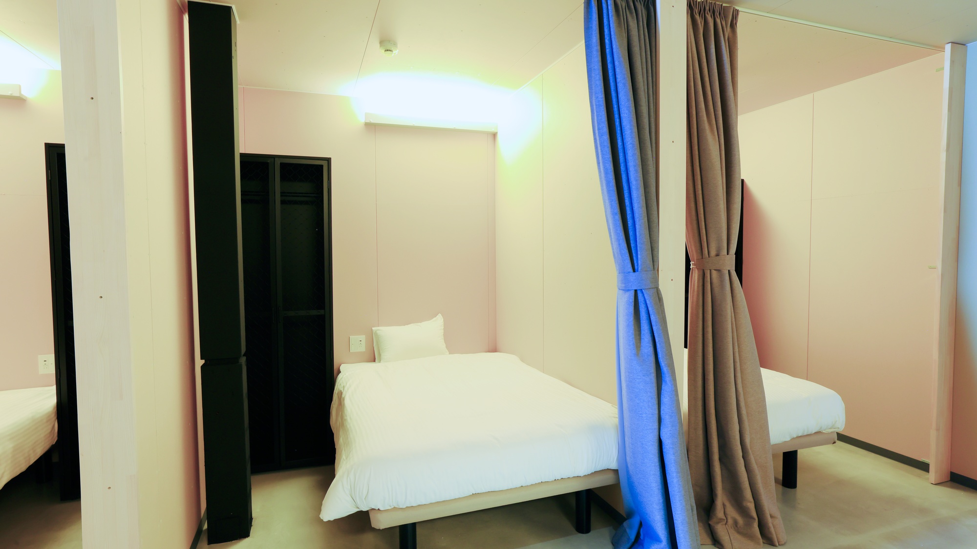 ・【セミダブルキャビン一例】シンプルでミニマルな宿泊スタイルをお楽しみください