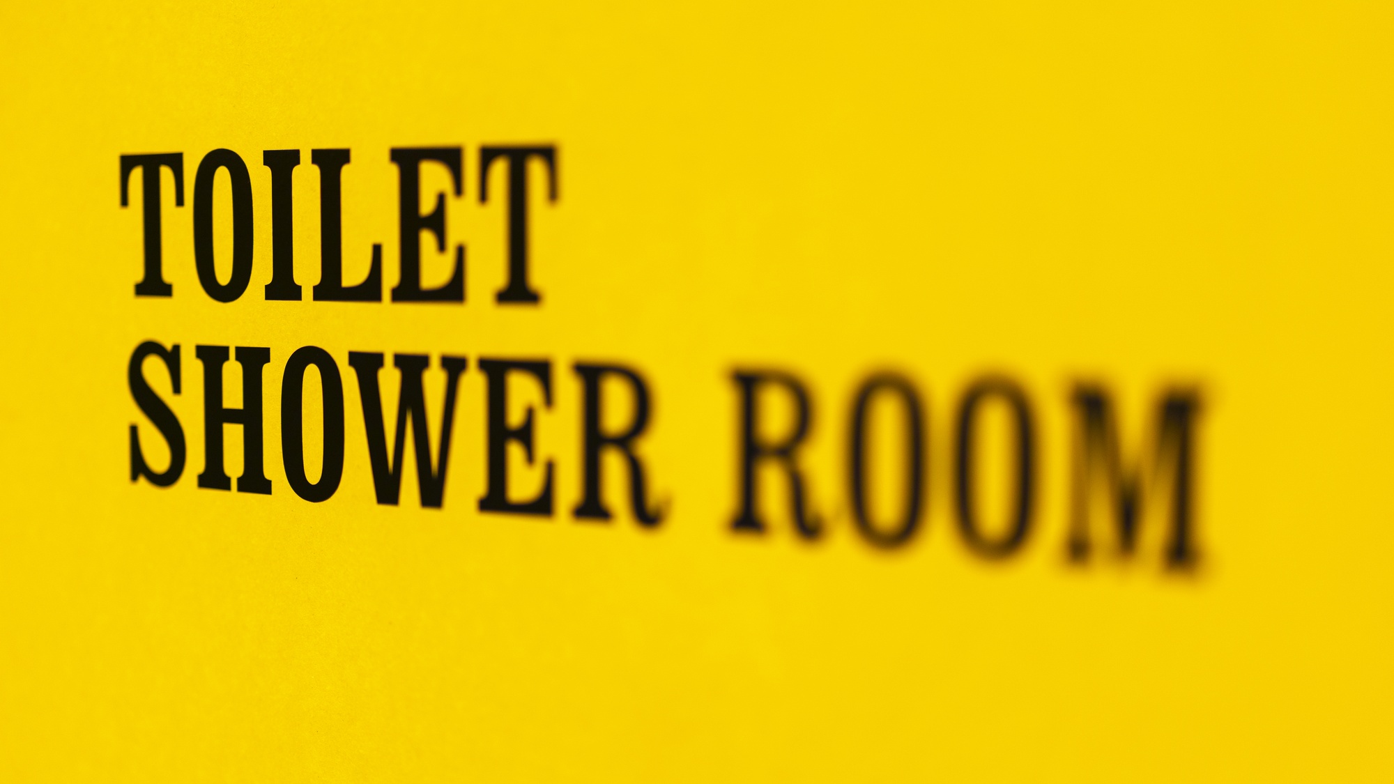 ・【トイレ・シャワールーム】トイレとシャワーは共用です。譲り合ってご利用ください