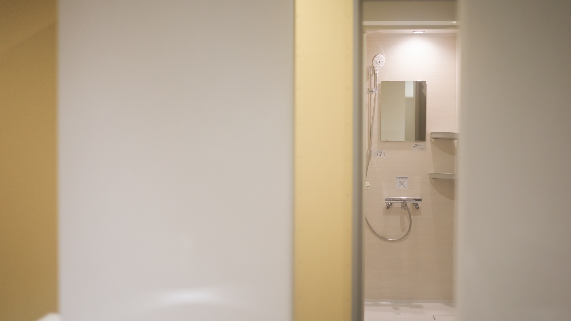 ・【トイレ・シャワールーム】大きめのシャワーヘッドを設置。快適なバスタイムをお楽しみください