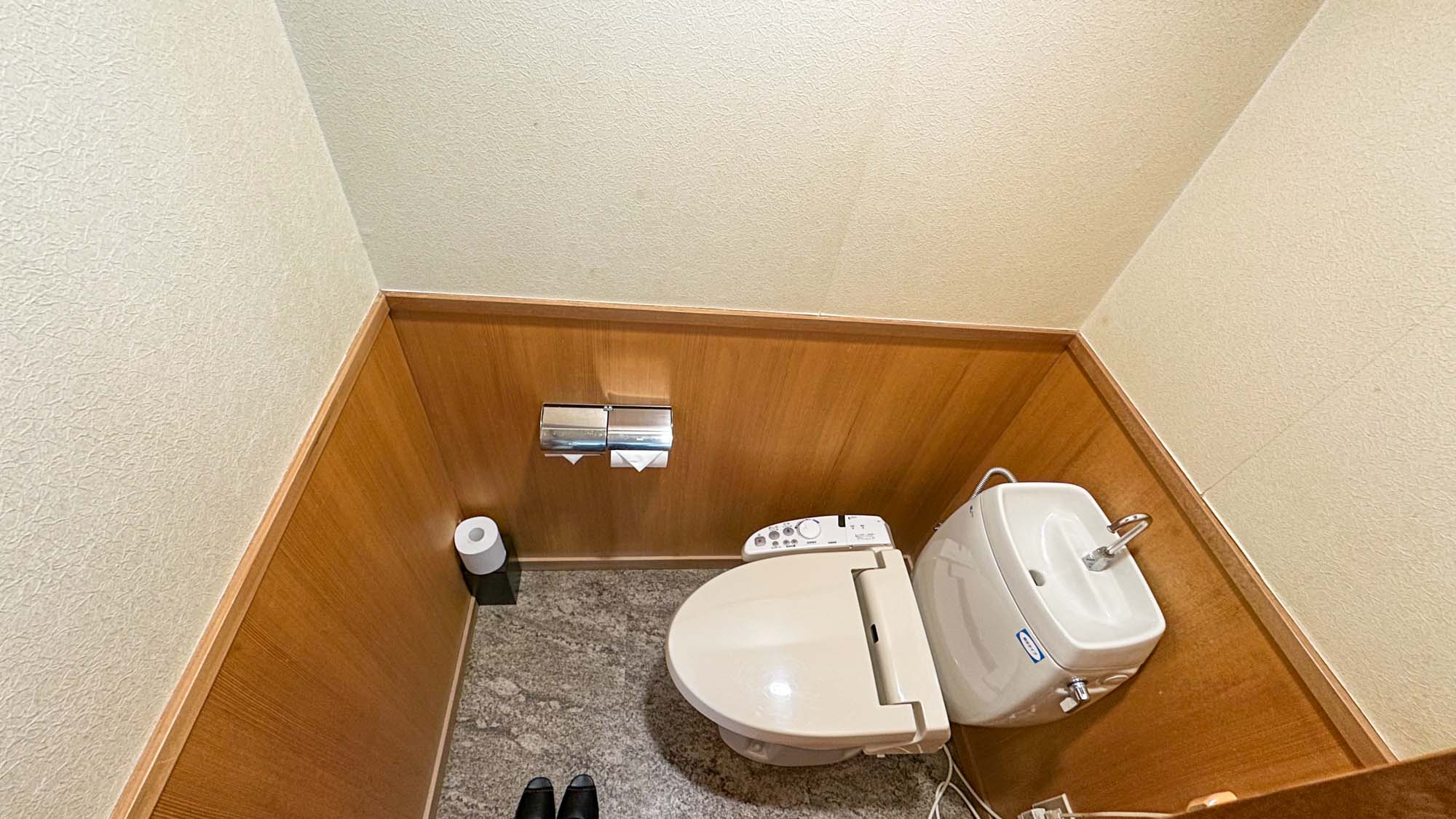 トイレ　ウォシュレット完備