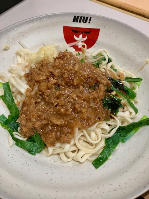 1階レストラン併設/NIU台湾牛肉麺　