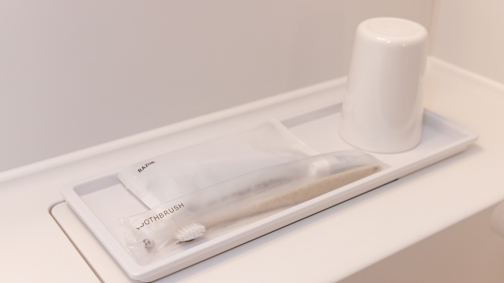 歯ブラシ、コップ、シェーバー