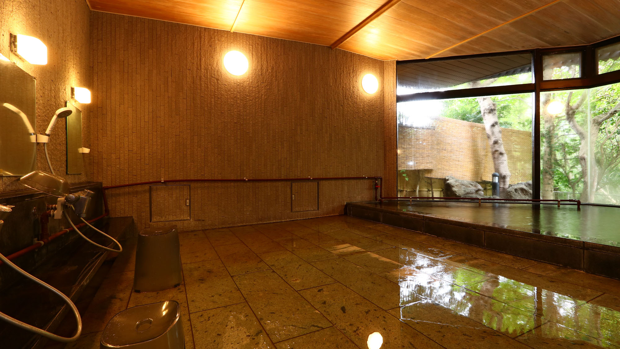 お風呂_虹の湯_広々内湯と露天風呂を贅沢に貸切 *