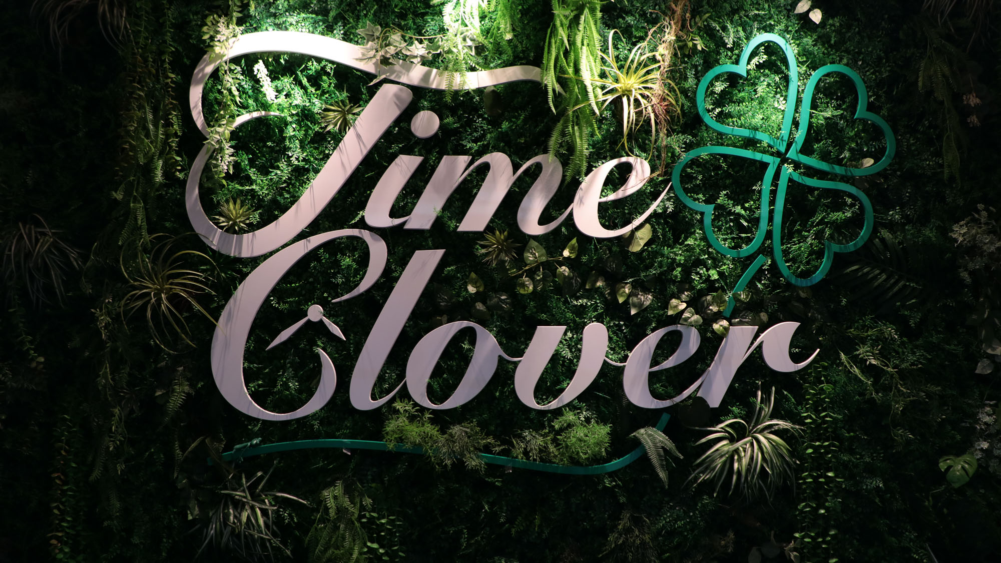 施設_玄関_ロゴ*