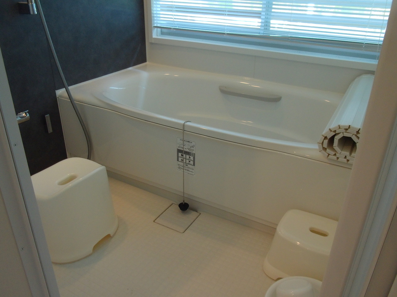 A棟平屋一棟貸切・炭BBQ焚き火IHキッチン完備！大多喜の湖畔ヴィラ隠れ家グループステイ最大6名