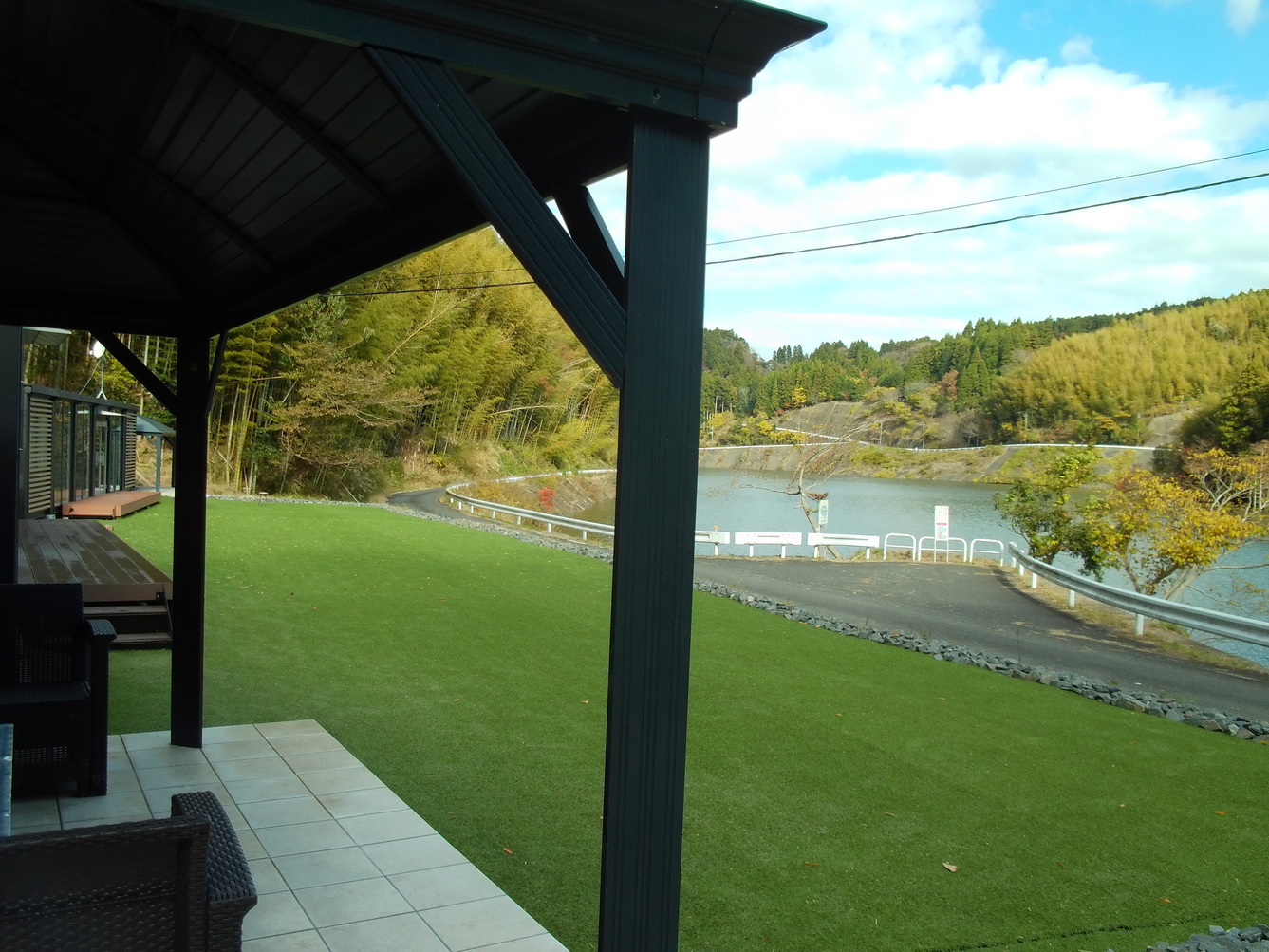 A棟平屋一棟貸切・炭BBQ焚き火IHキッチン完備！大多喜の湖畔ヴィラ隠れ家グループステイ最大6名