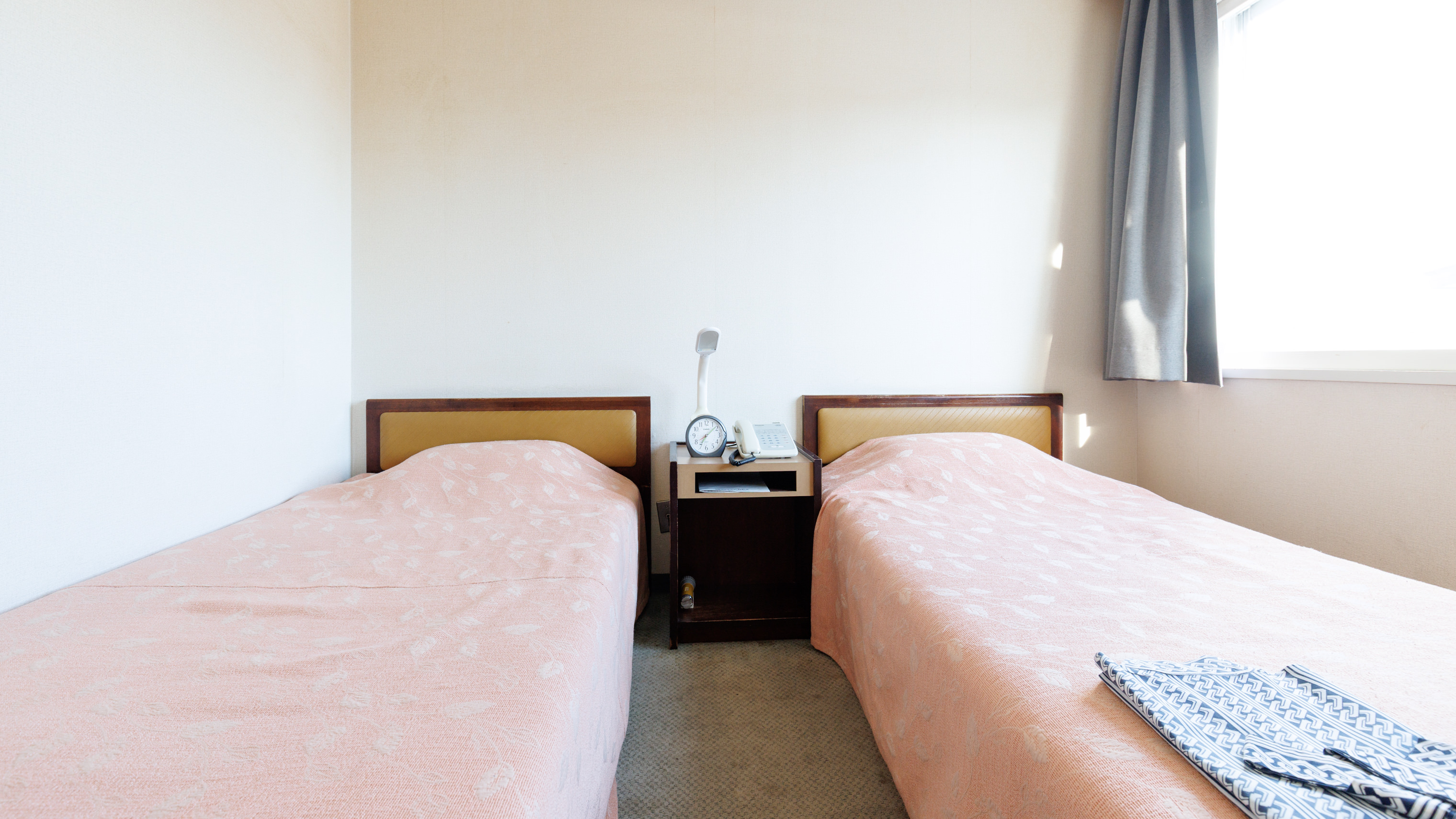 【禁煙】ツインルーム（バス・トイレ共用）