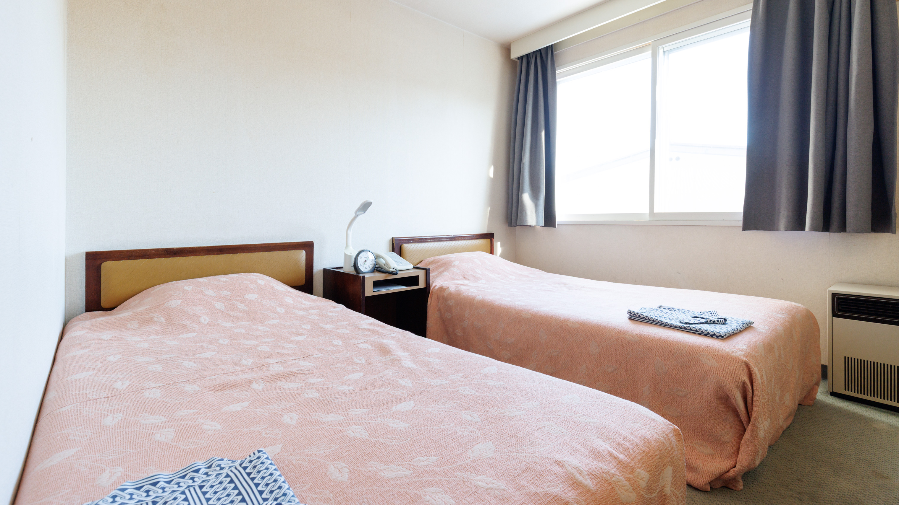 【禁煙】ツインルーム（バス・トイレ共用）