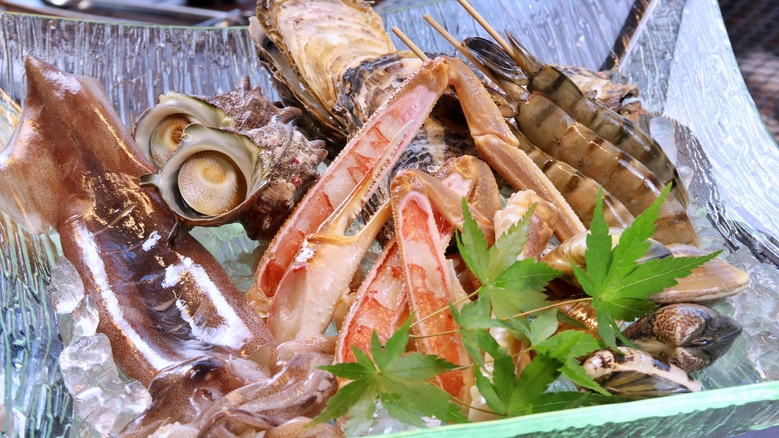 夕暮れテラスで海を見ながらまんぷくＢＢＱプラン♪お刺身＆焼ガニ付！海鮮５種×牛＆豚カルビ＆鶏の炭火焼