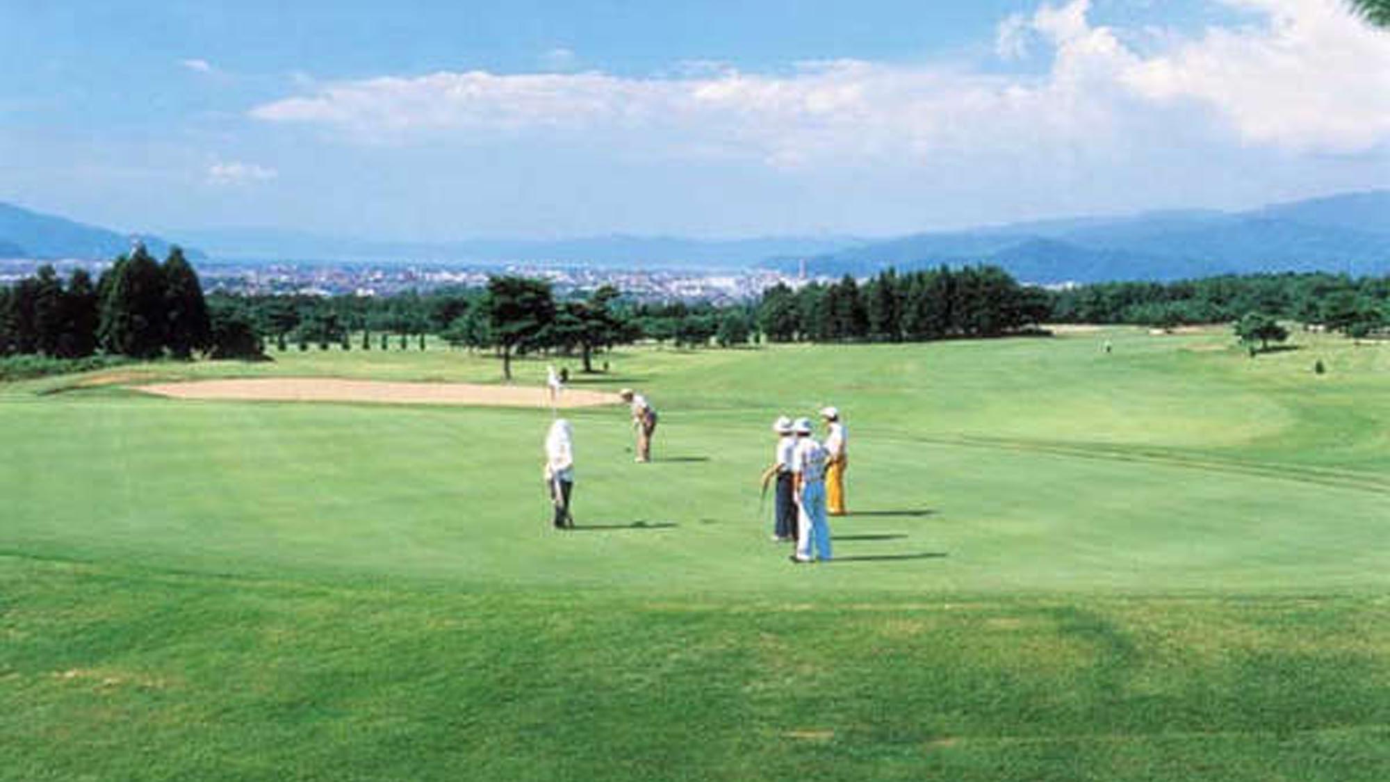 【敦賀国際ゴルフ場】雄大な敦賀湾を望む３コース(27ホール)美しい景色のなかエンジョイ！約３０分