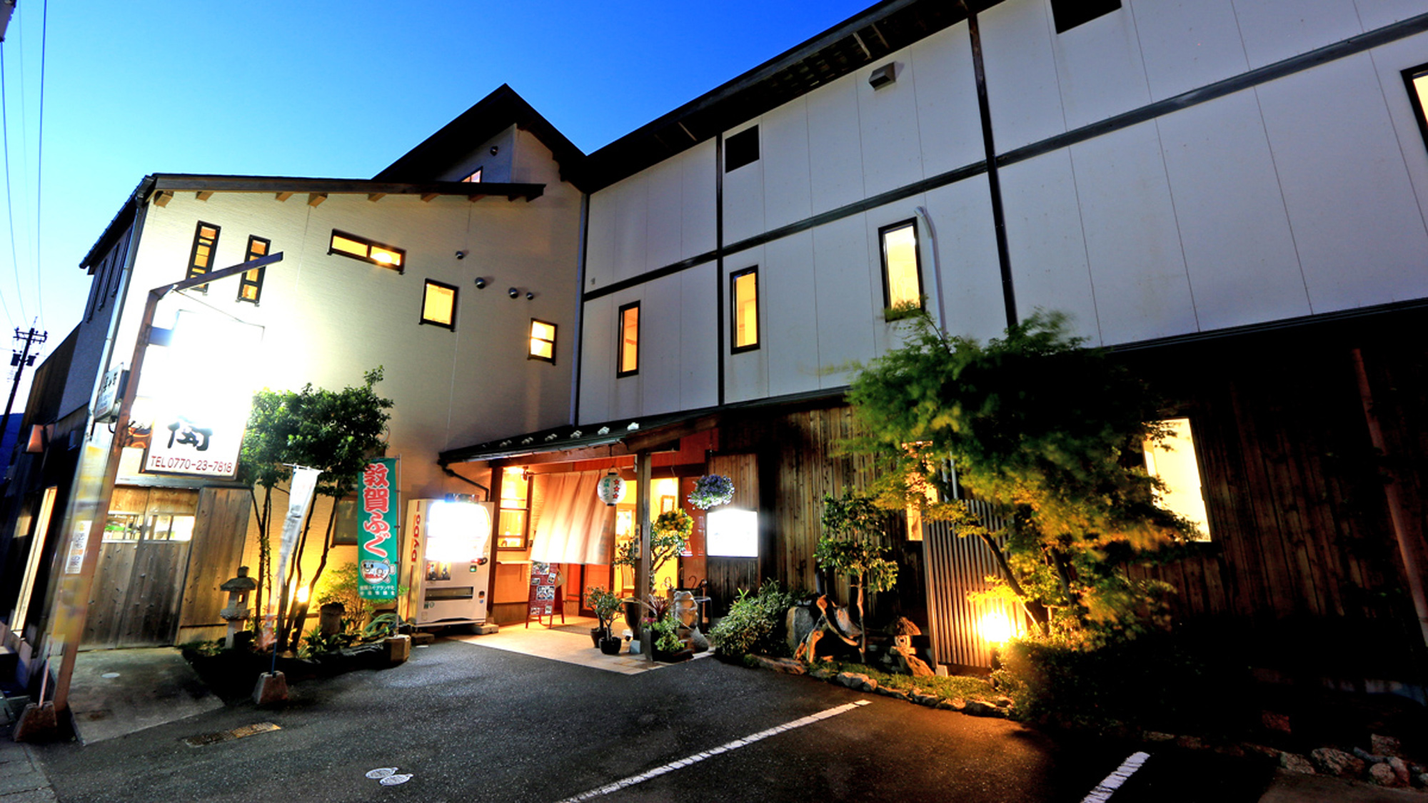 木造２階建て全８室敦賀湾を望むオーシャンビューのお部屋をご用意、グルメを楽しむ料理旅館です。