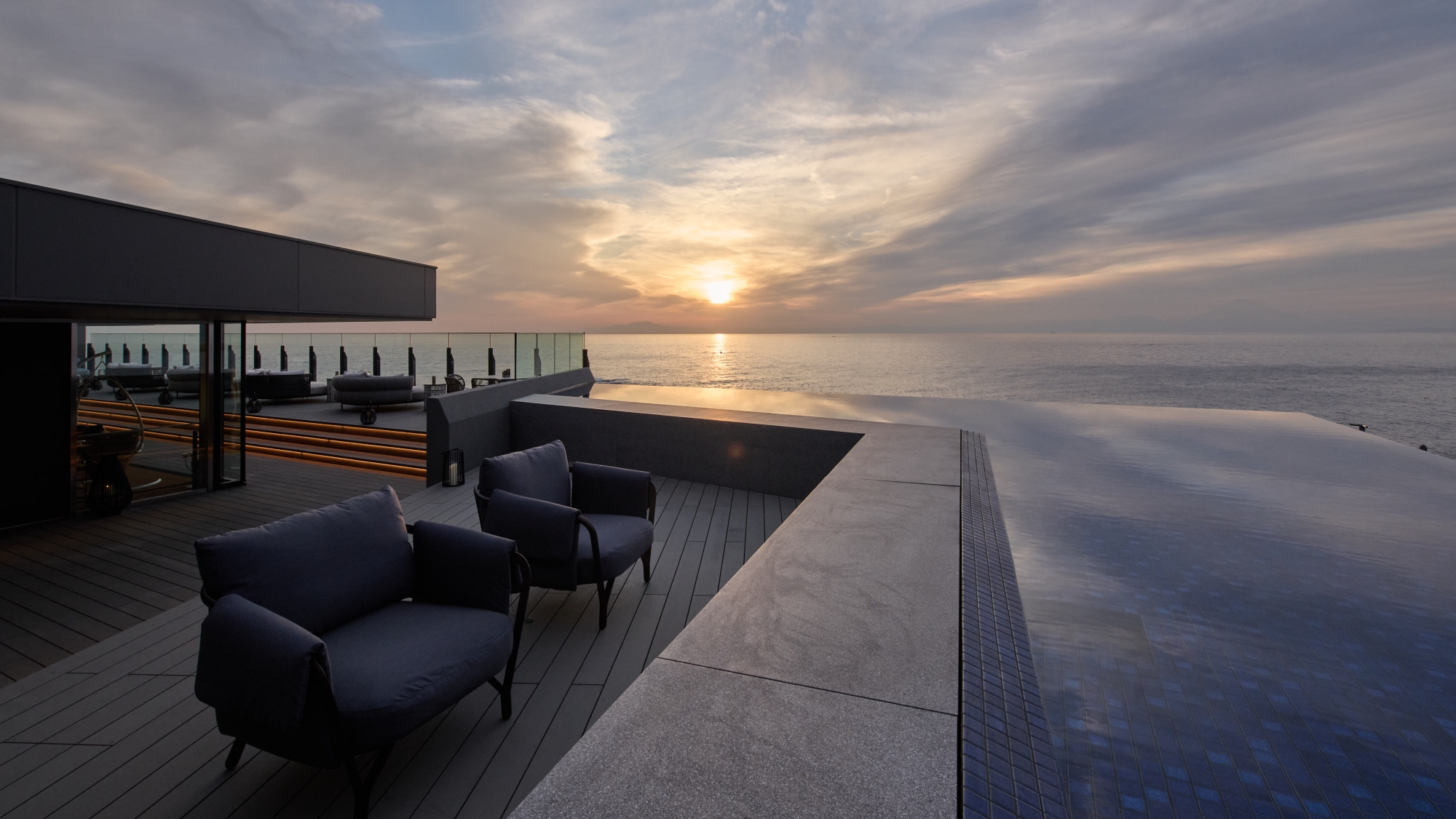 ルーフトップラウンジ「宵星」