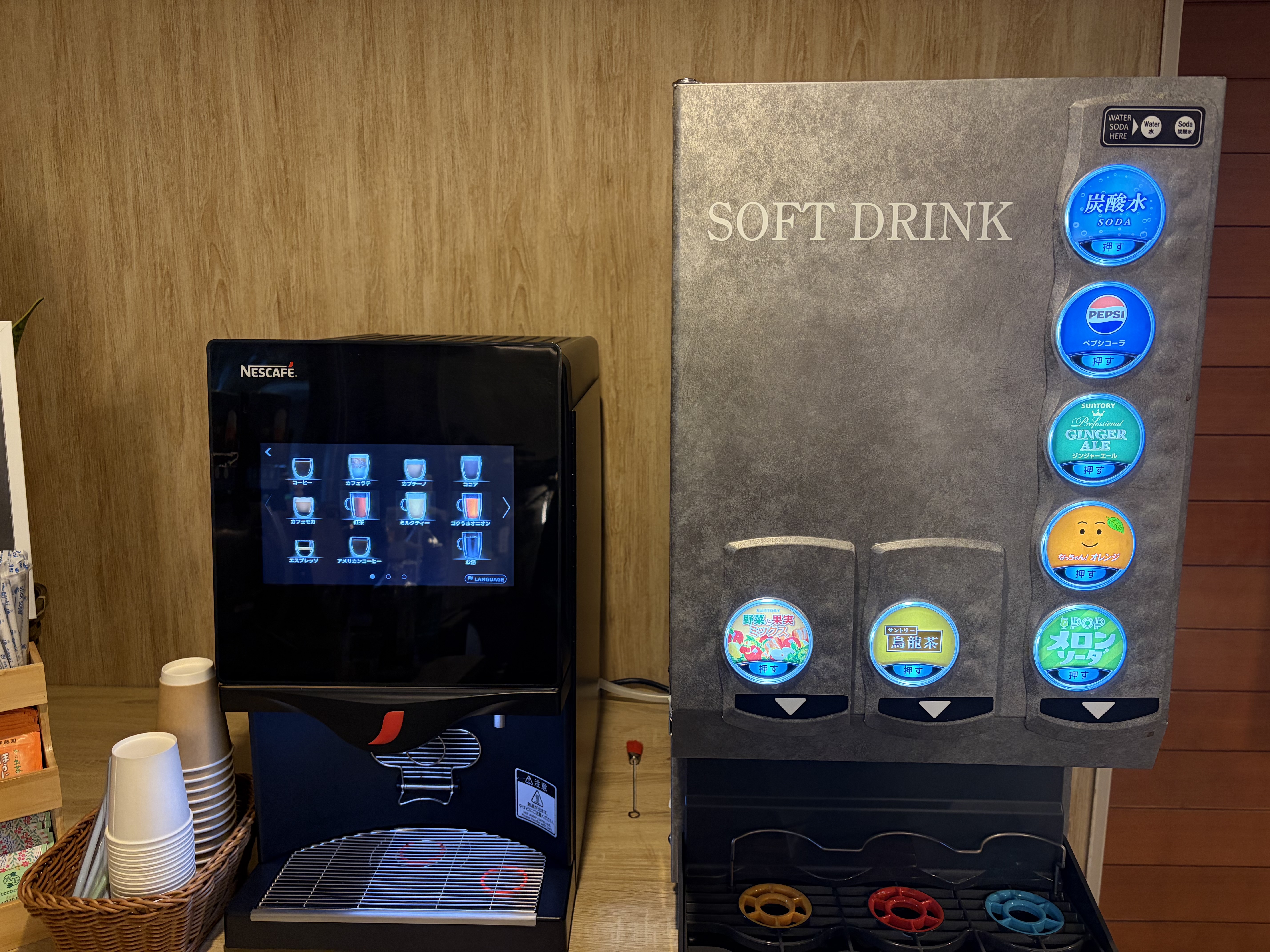ドリンクバー【無料】アルコールは夜のみ