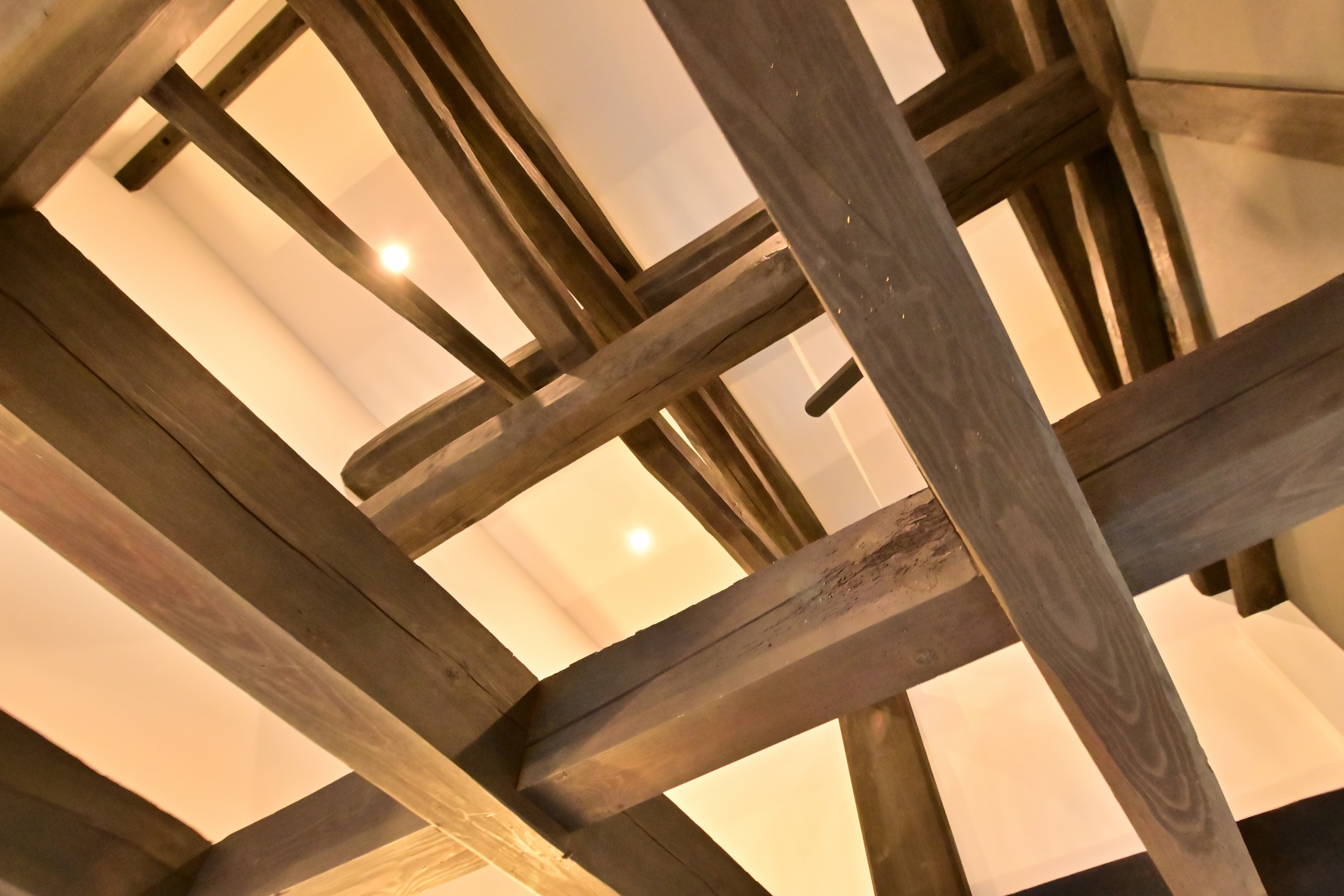 古民家ならではの頑丈な梁