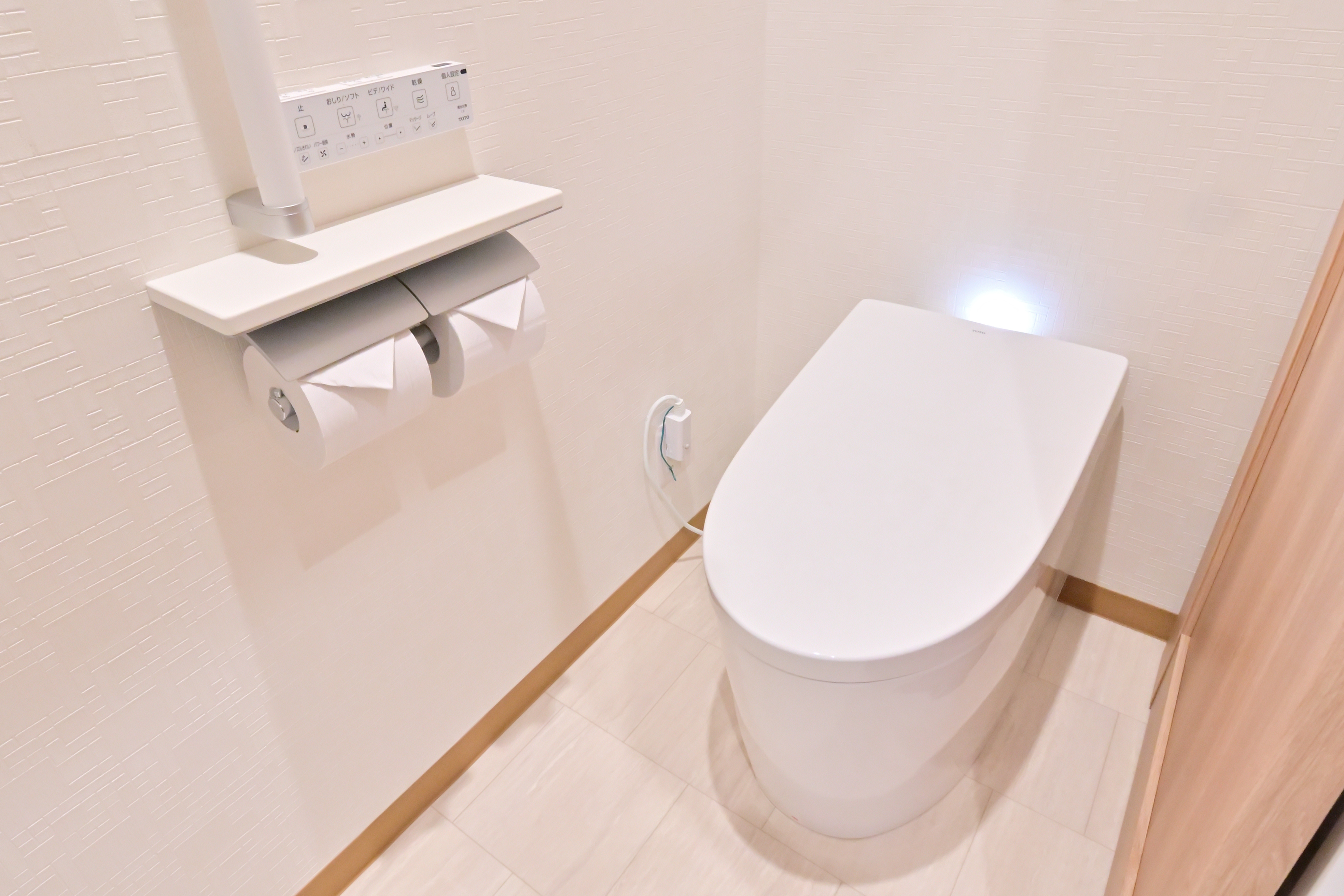 シャワートイレ完備