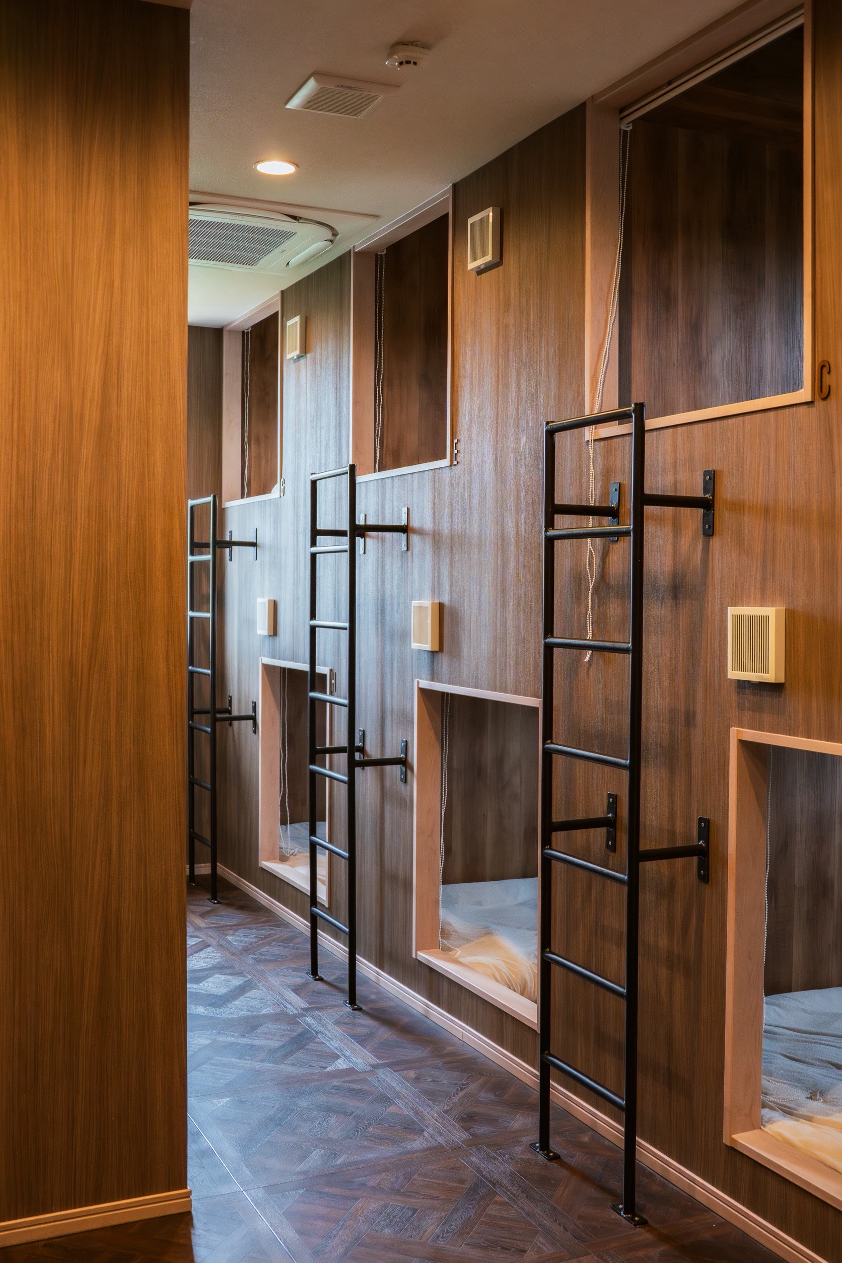 男性/スリーピングポッド