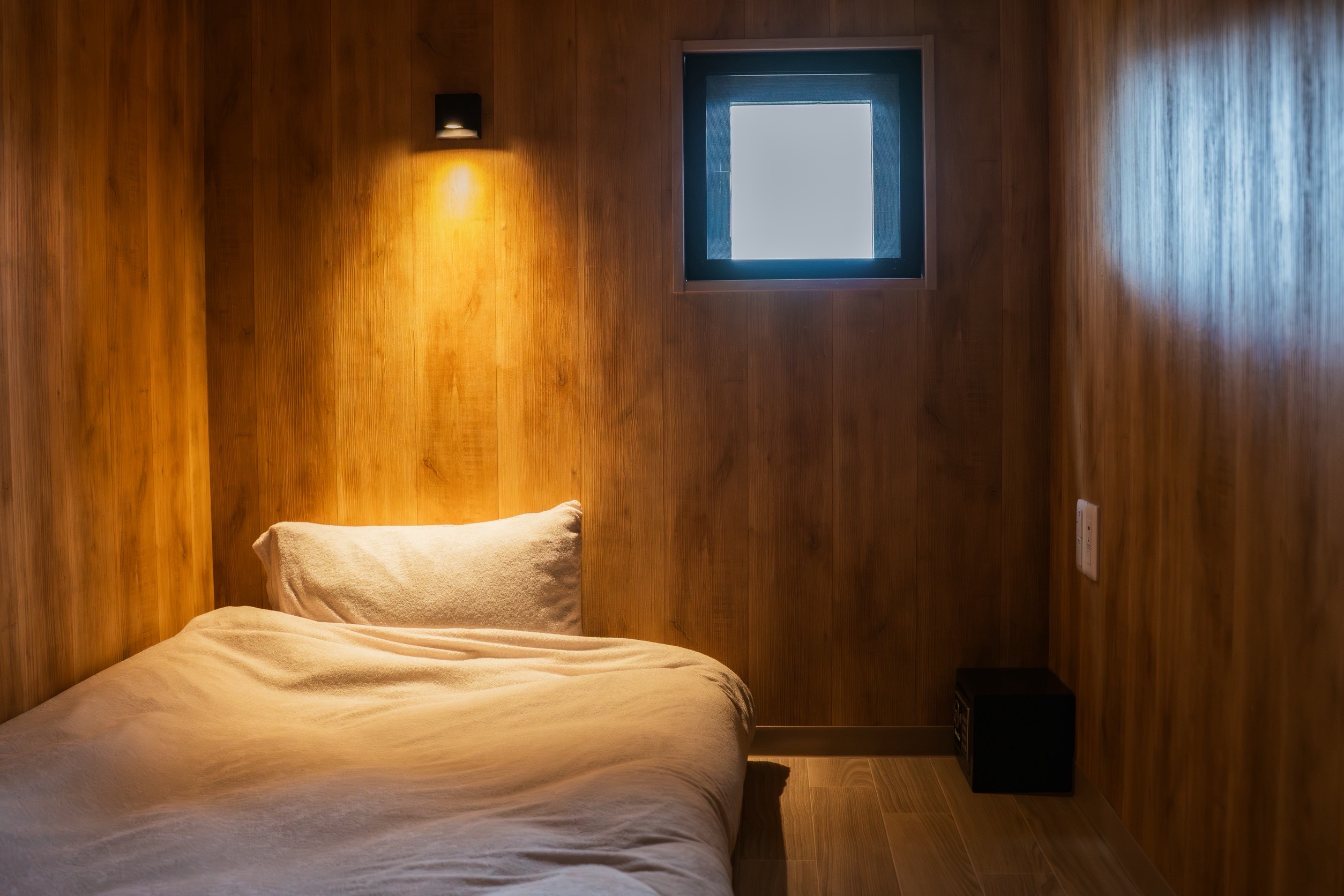 女性/スリーピングポッド