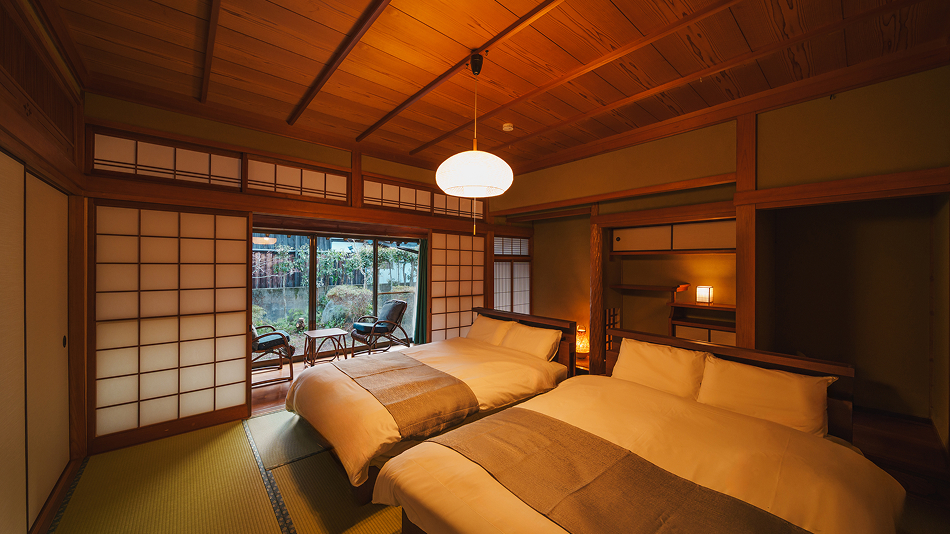 ダブルベッド２台