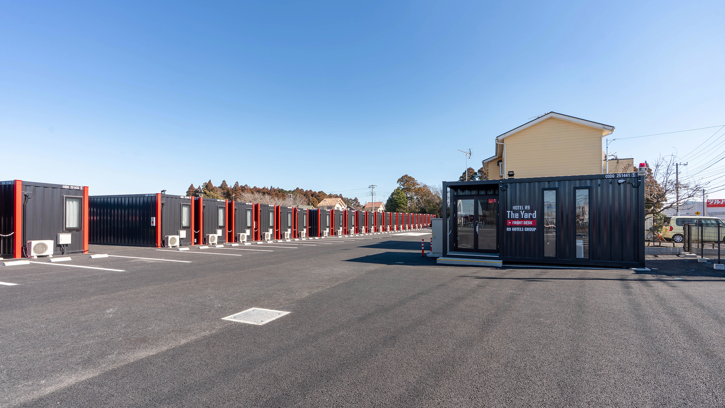 受付、ホットドリンク＆軽食（冷食食品）受け取りコーナー、アメニティーコーナーを完備。まずはこちらにお立ち寄りください！