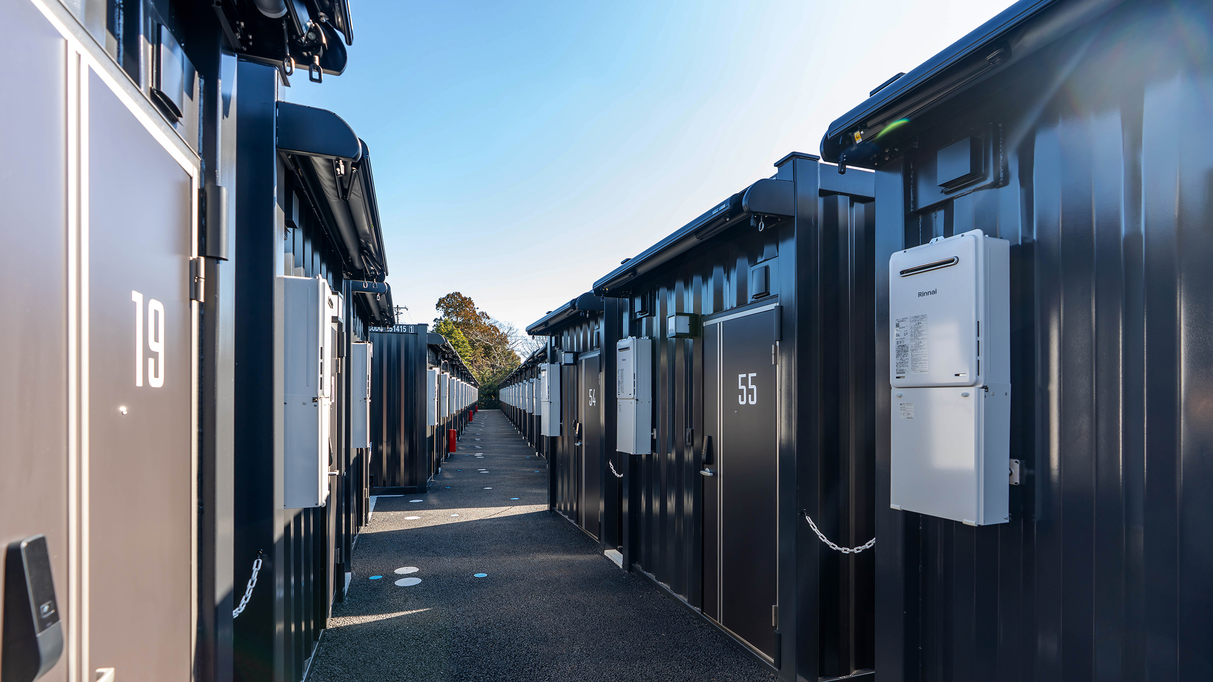 夜でも明るく安心！防犯カメラを複数設置しセキュリティ対策もバッチリ！