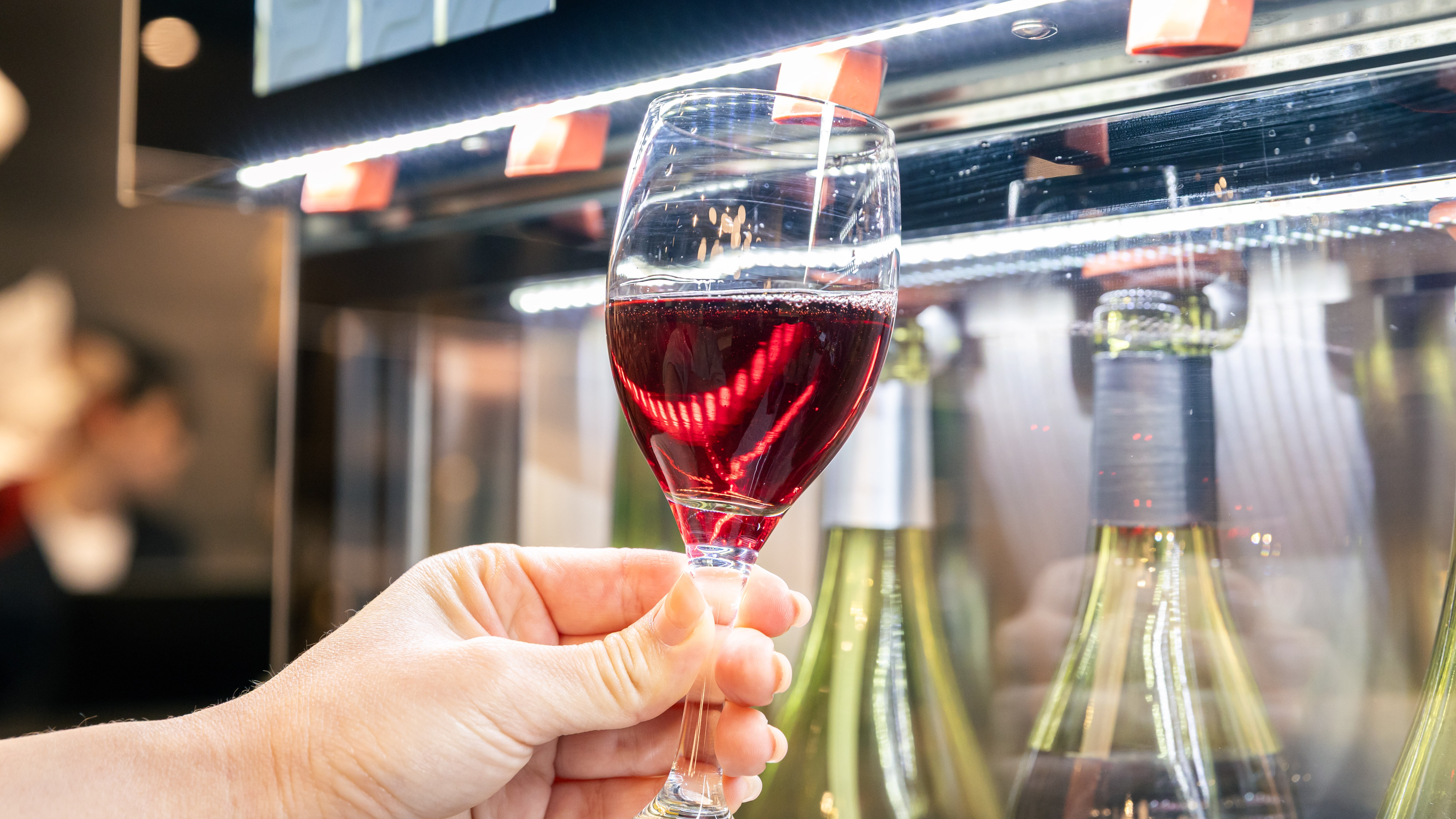 ロビーラウンジでお酒を少し（1杯500円）　※15：00～23：00