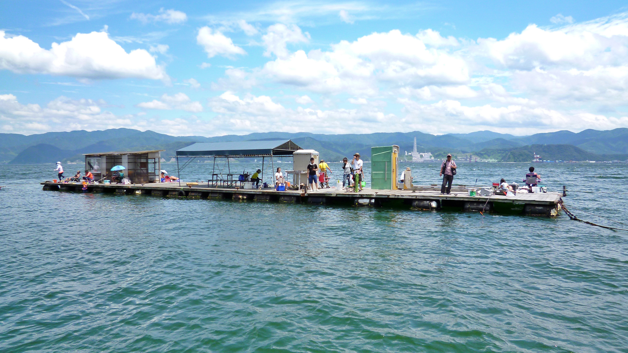 【釣り筏】沖合200メートルに設置の筏 