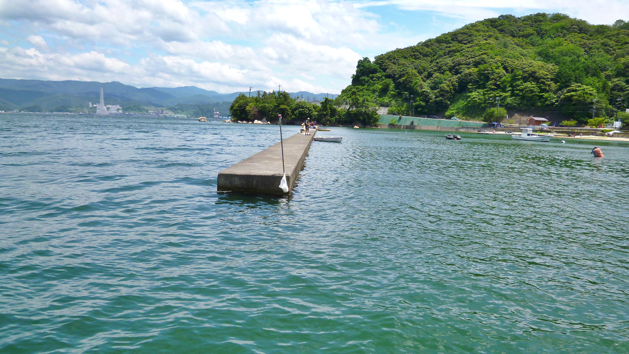 【名子堤防】沖合100メートルにあるコンクリート製一文字堤防 