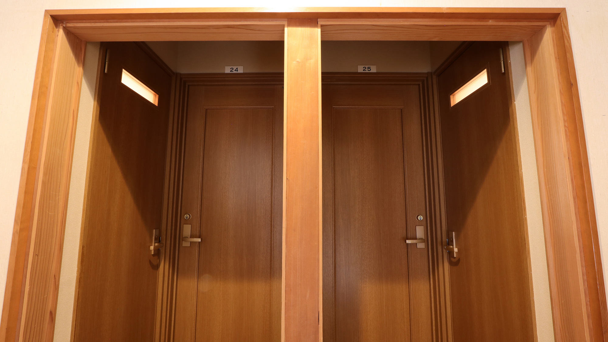 【12畳和室・1～4名】入口は2か所ございます