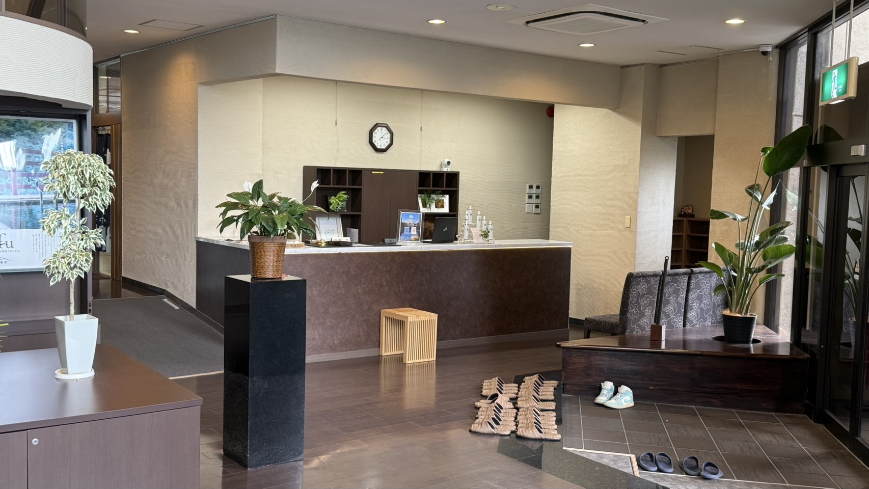 フロントデスク