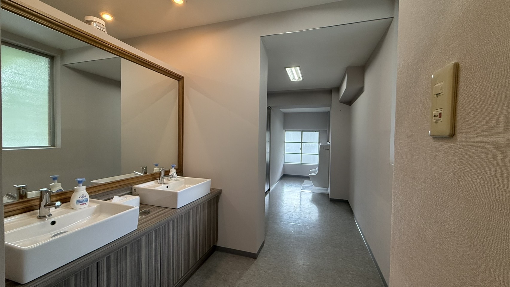 本館共用男性トイレ