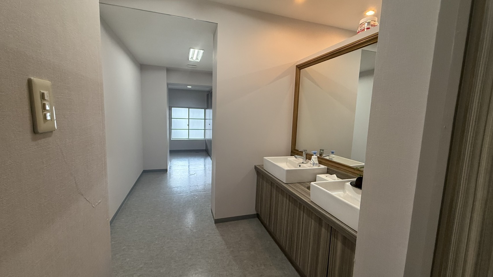 本館共用女性トイレ