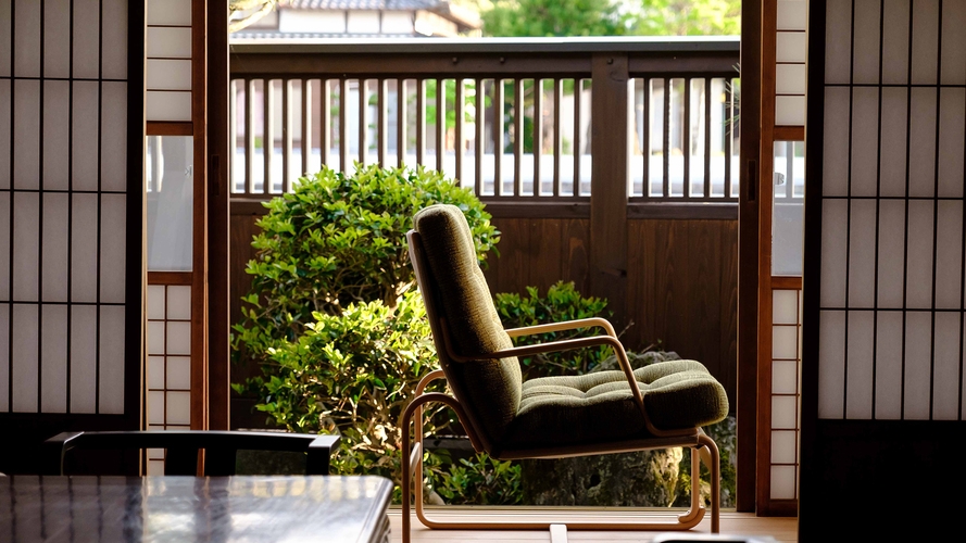 【2名様・ペア限定】特別優待プラン◆絵の中に泊まる宿〜大正十一年築・総襖絵の平屋邸〜【素泊まり】