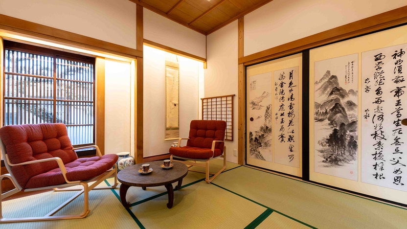 【2名様・ペア限定】特別優待プラン◆絵の中に泊まる宿〜大正十一年築・総襖絵の平屋邸〜【素泊まり】