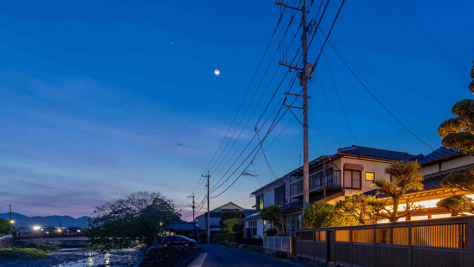 天気の良い日に庭から浜川河畔に出ますと満天の星を見て頂けます。