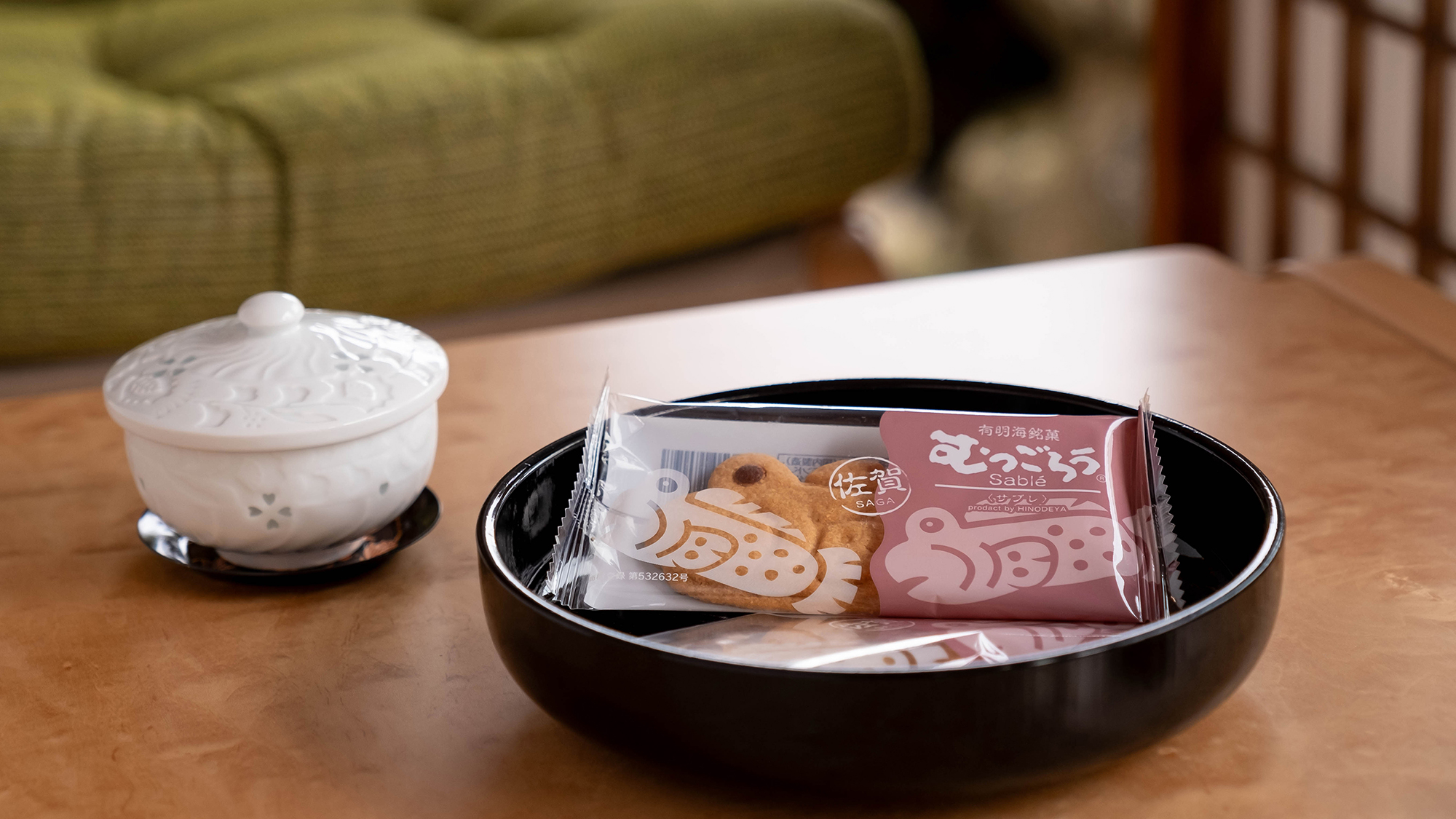 お部屋には嬉野茶の他、コーヒー、鹿島のお菓子をご用意しております。