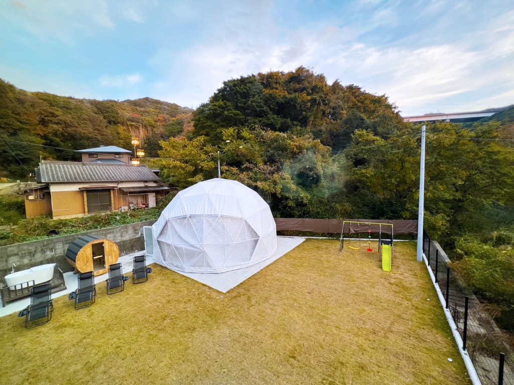 【素泊まり】最大８名宿泊可｜サウナ＆水風呂｜ペット・BBQ可｜ドームテント内に遊び場あり