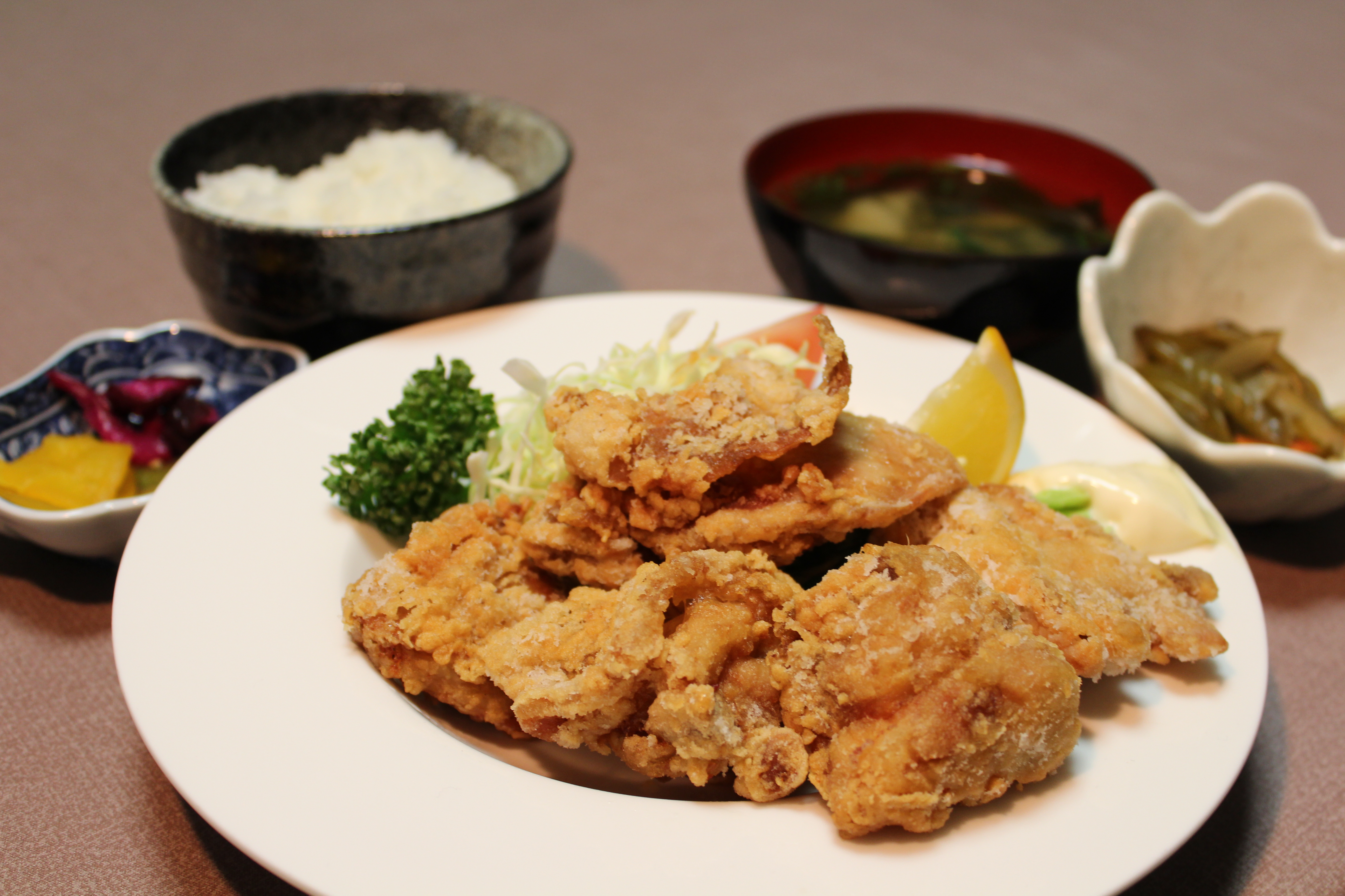 出前サービス「から揚げ定食」