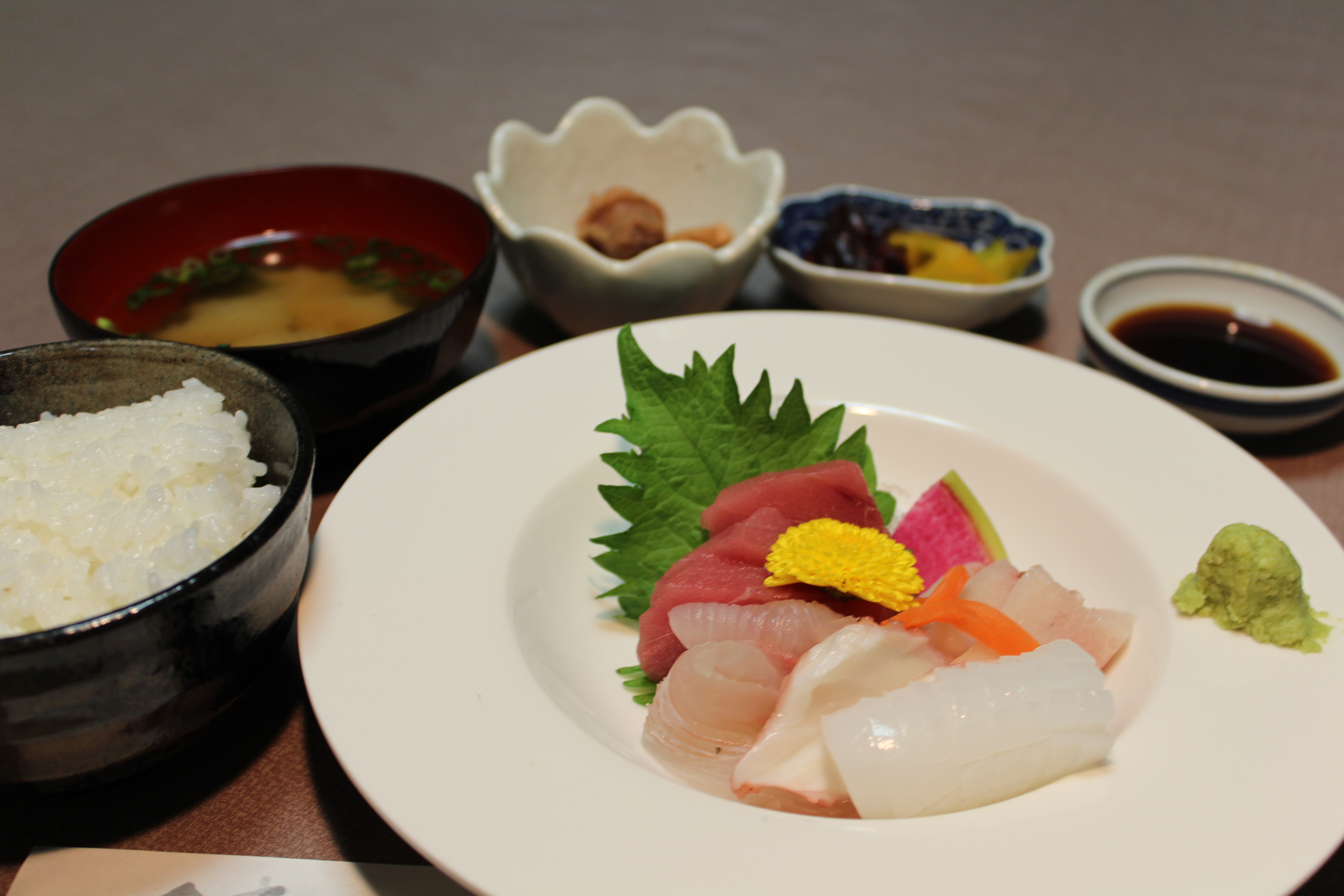 出前サービス「刺身定食」