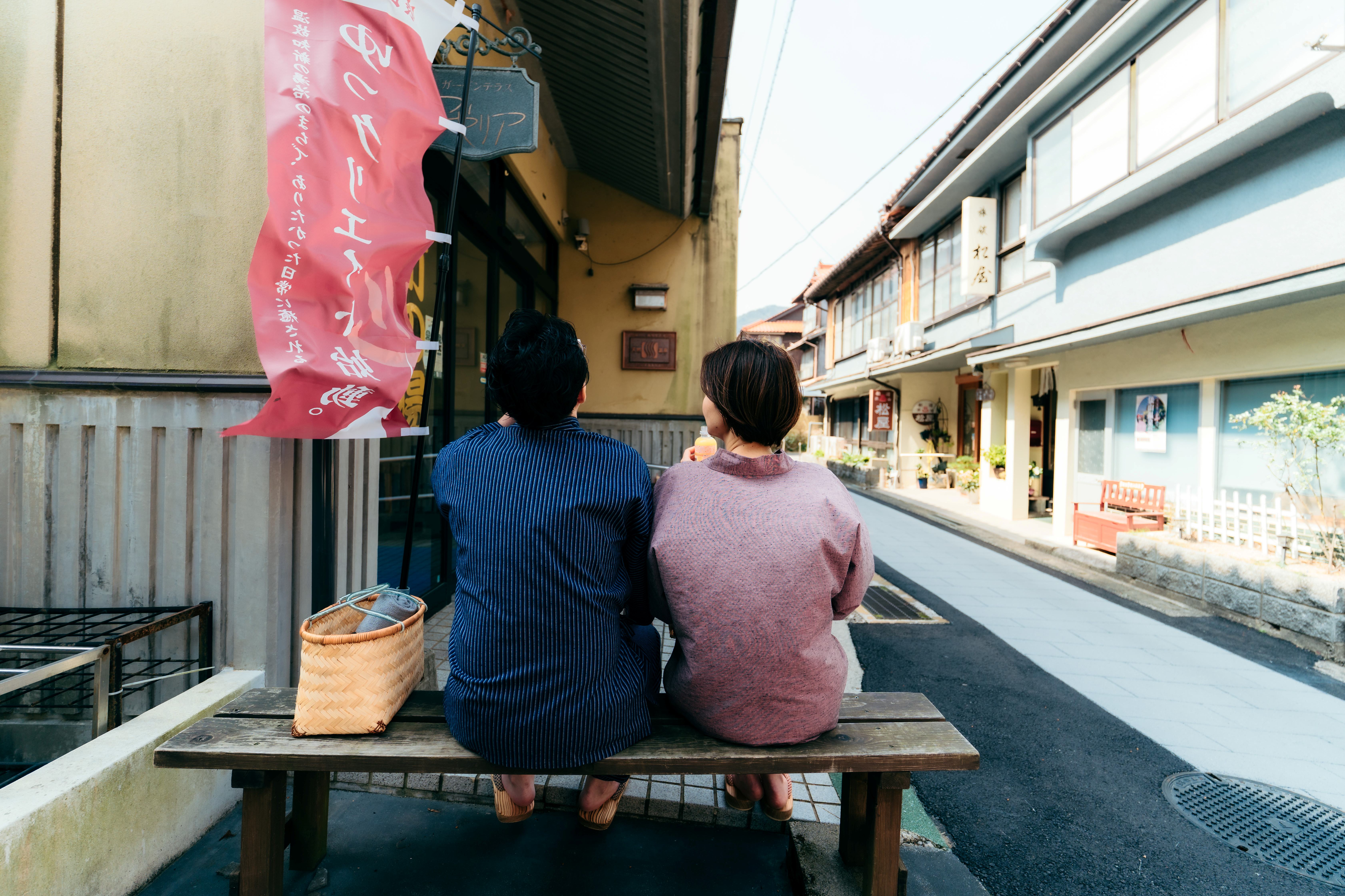 町の湯の外でひとやすみ　イメージ