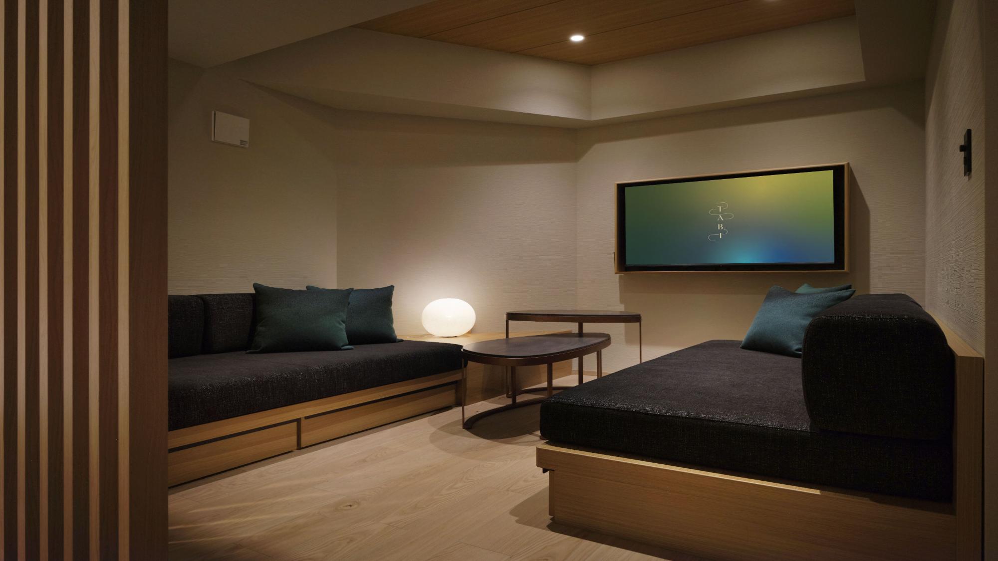 TSUKI（月 - Moon）和モダン