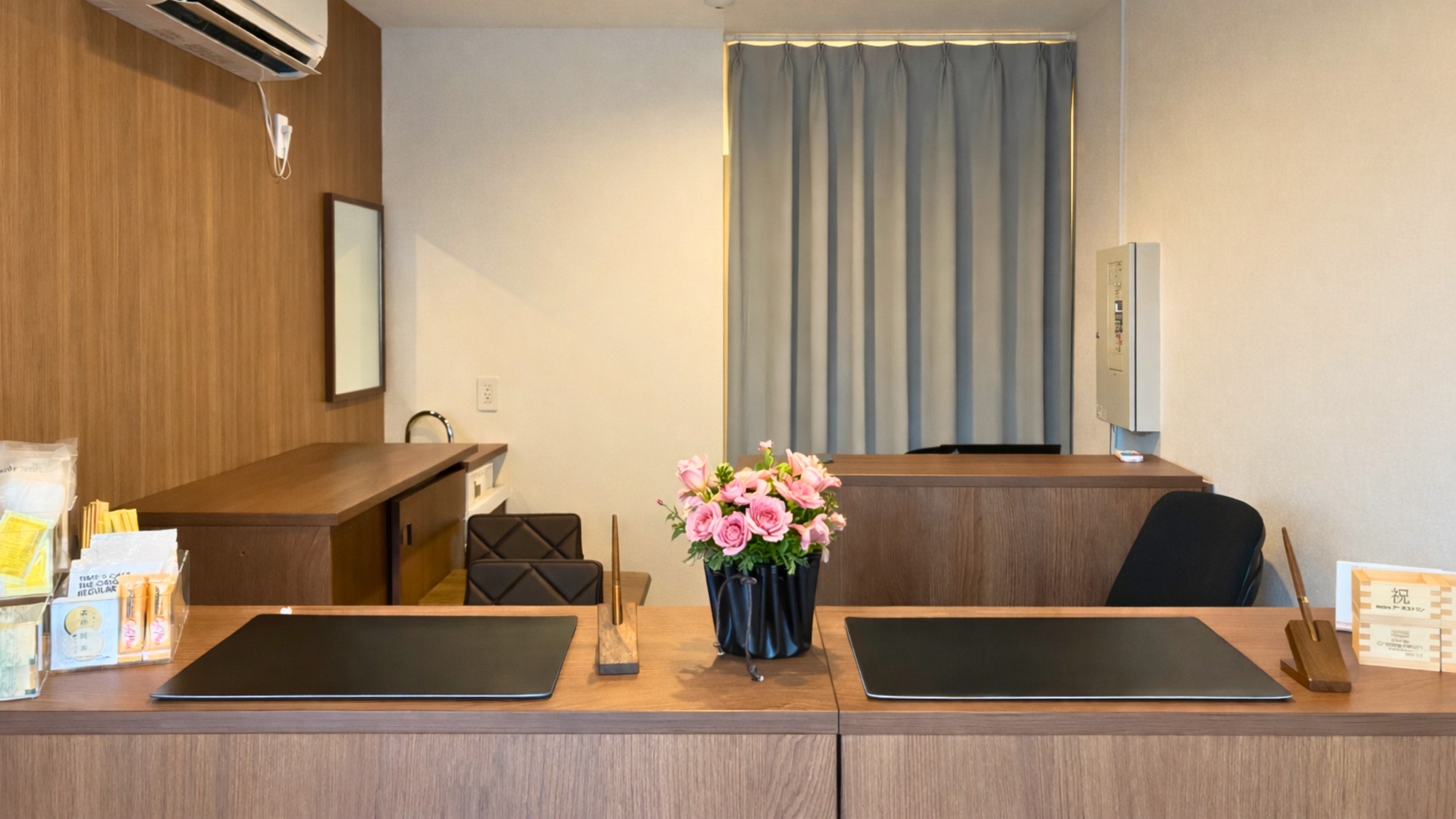 フロント／温かな笑顔と共に、ご滞在をサポートします。