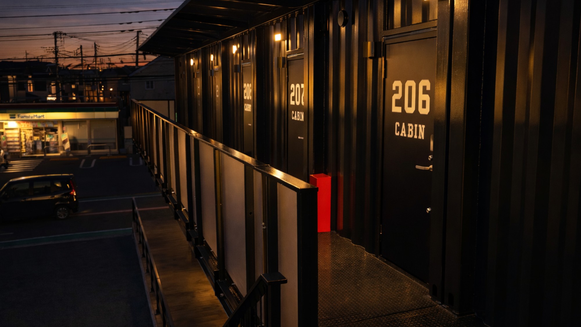 外観／田無駅より徒歩約7分。コンビニもホテル目の前で、便利な立地です。