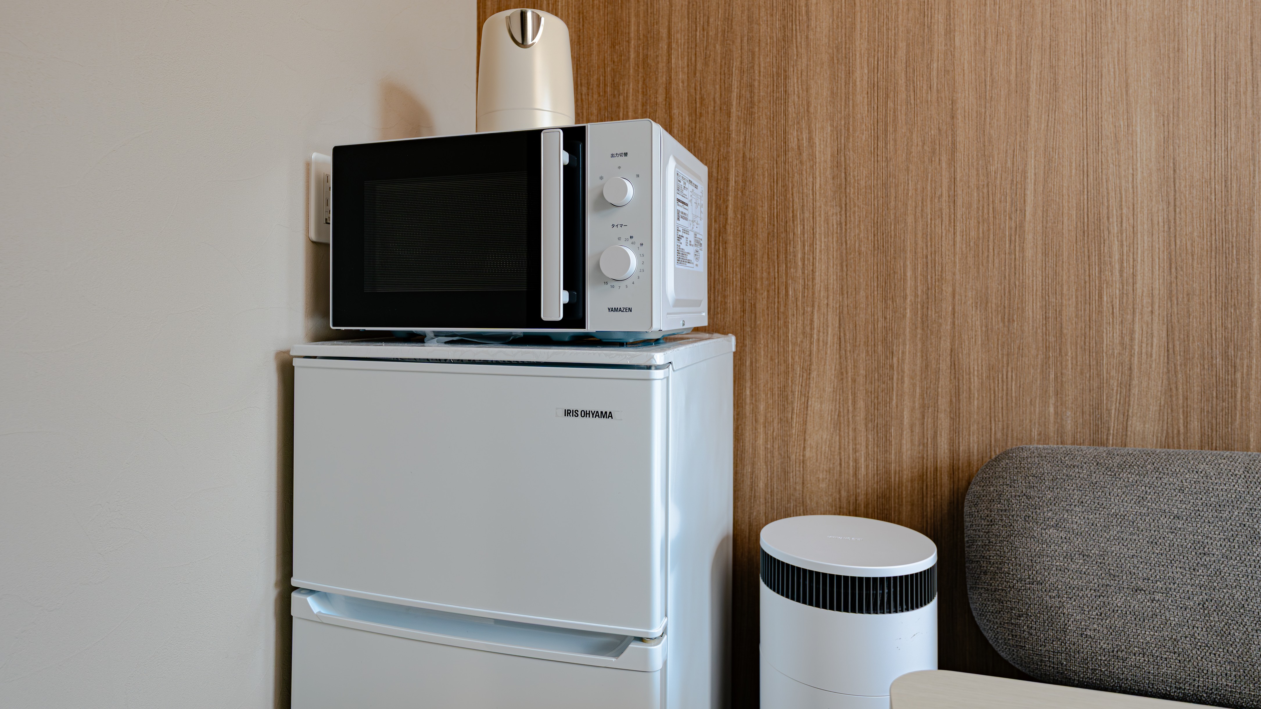 設備／Wi-Fi、電子レンジ、2ドア冷蔵庫など設備も充実しています。（客室一例）