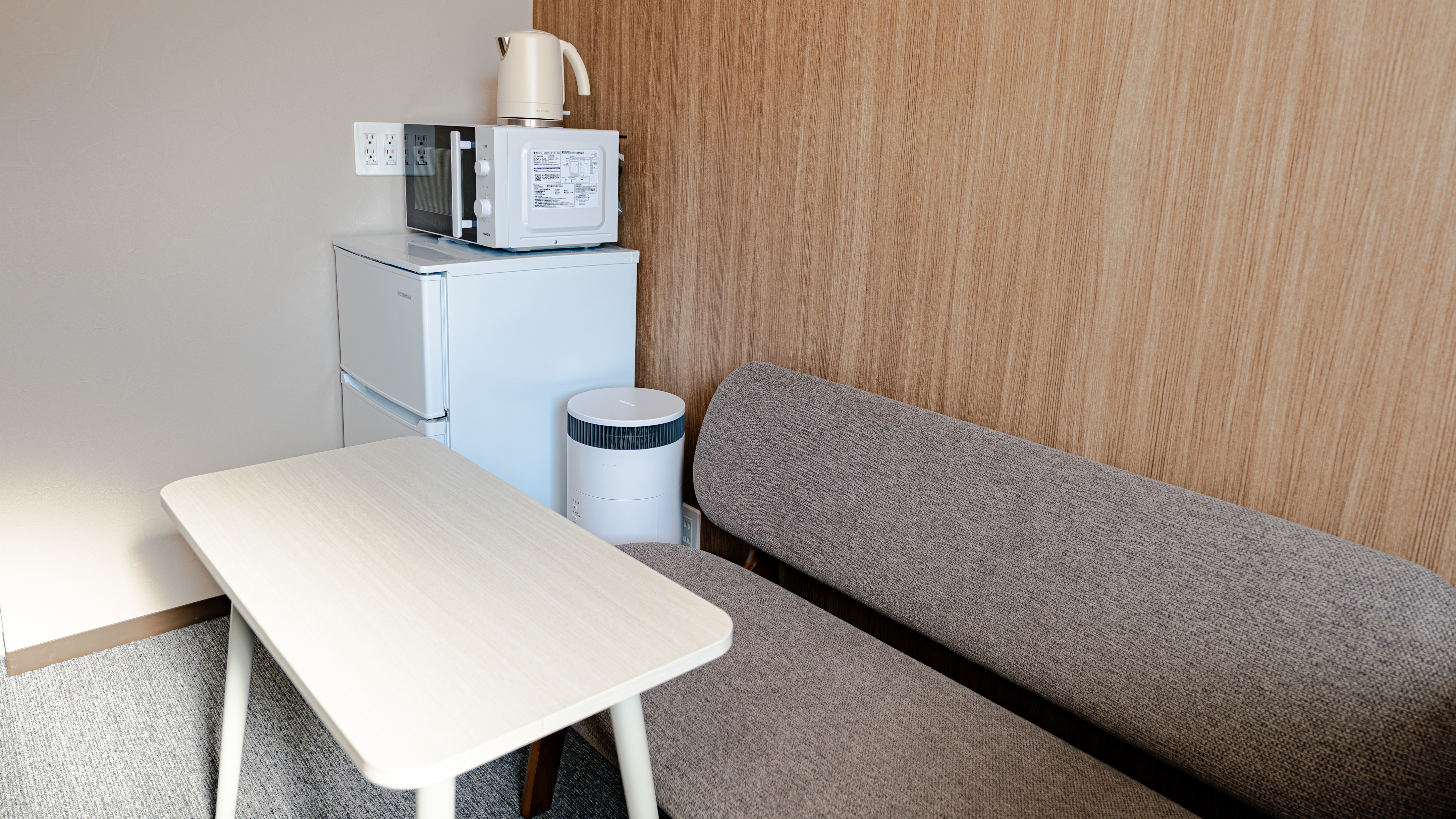 設備／Wi-Fi、電子レンジ、2ドア冷蔵庫など設備も充実しています。（客室一例）