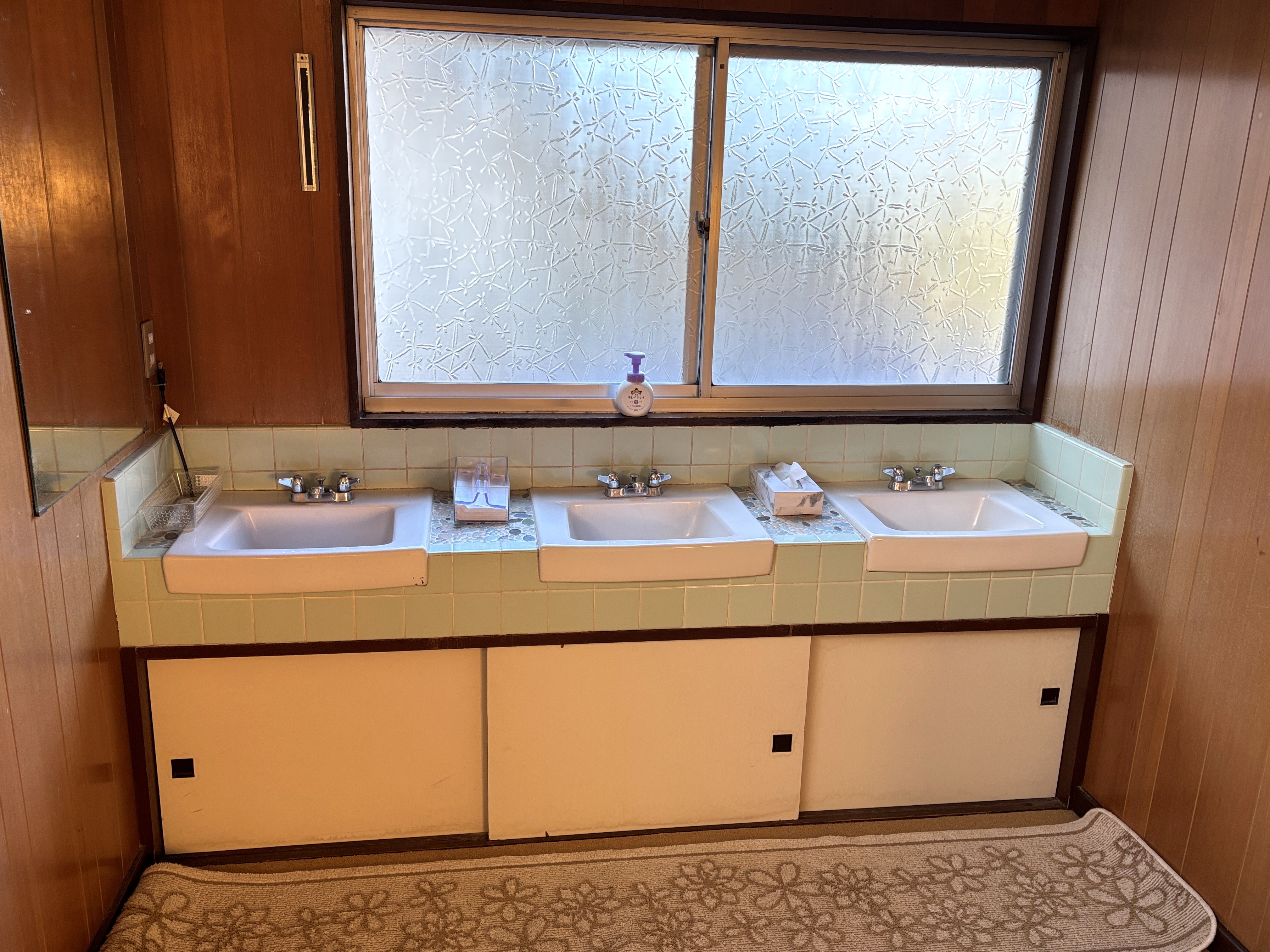 本館２階共同洗面所