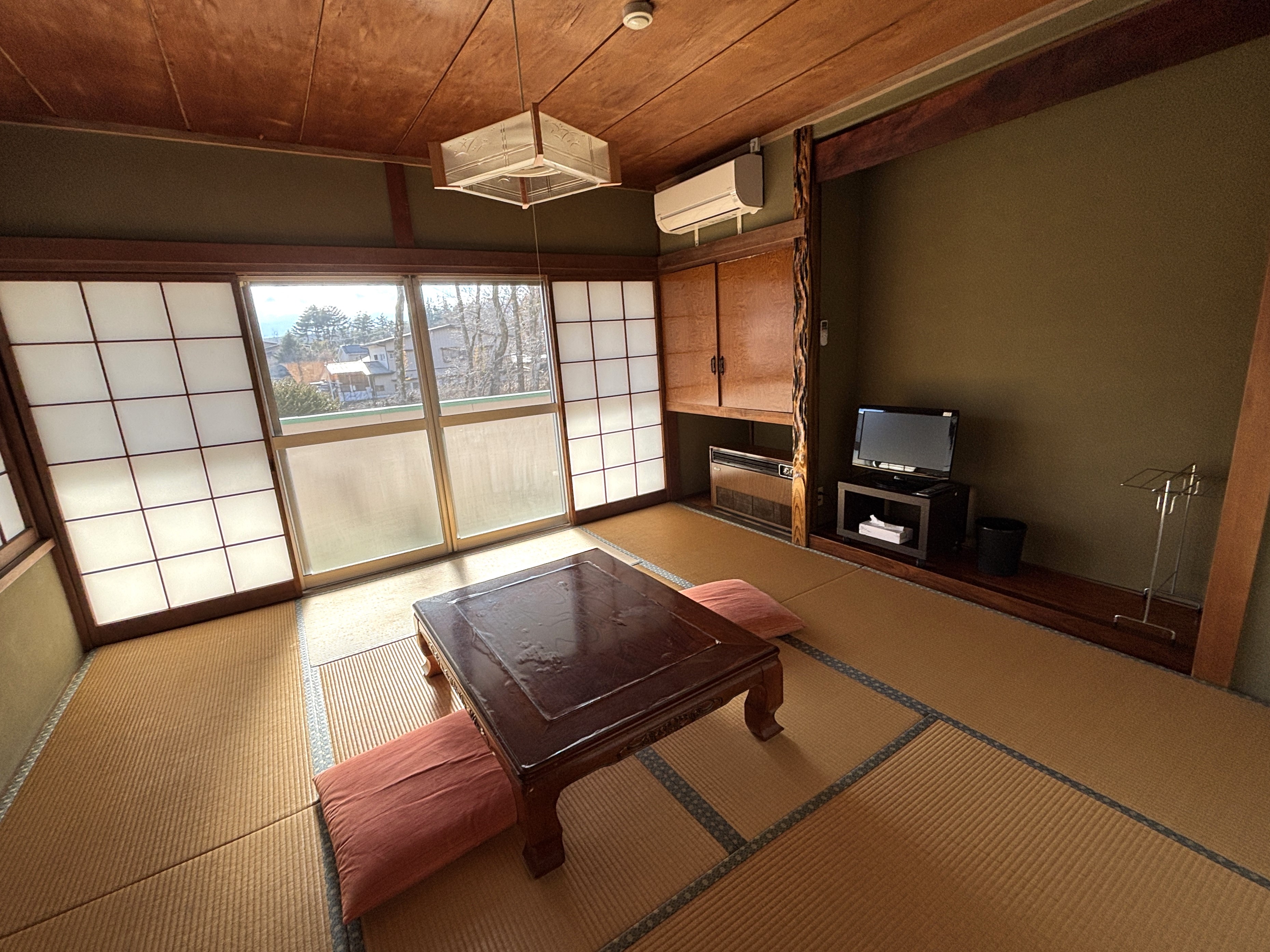 本館２階４人部屋