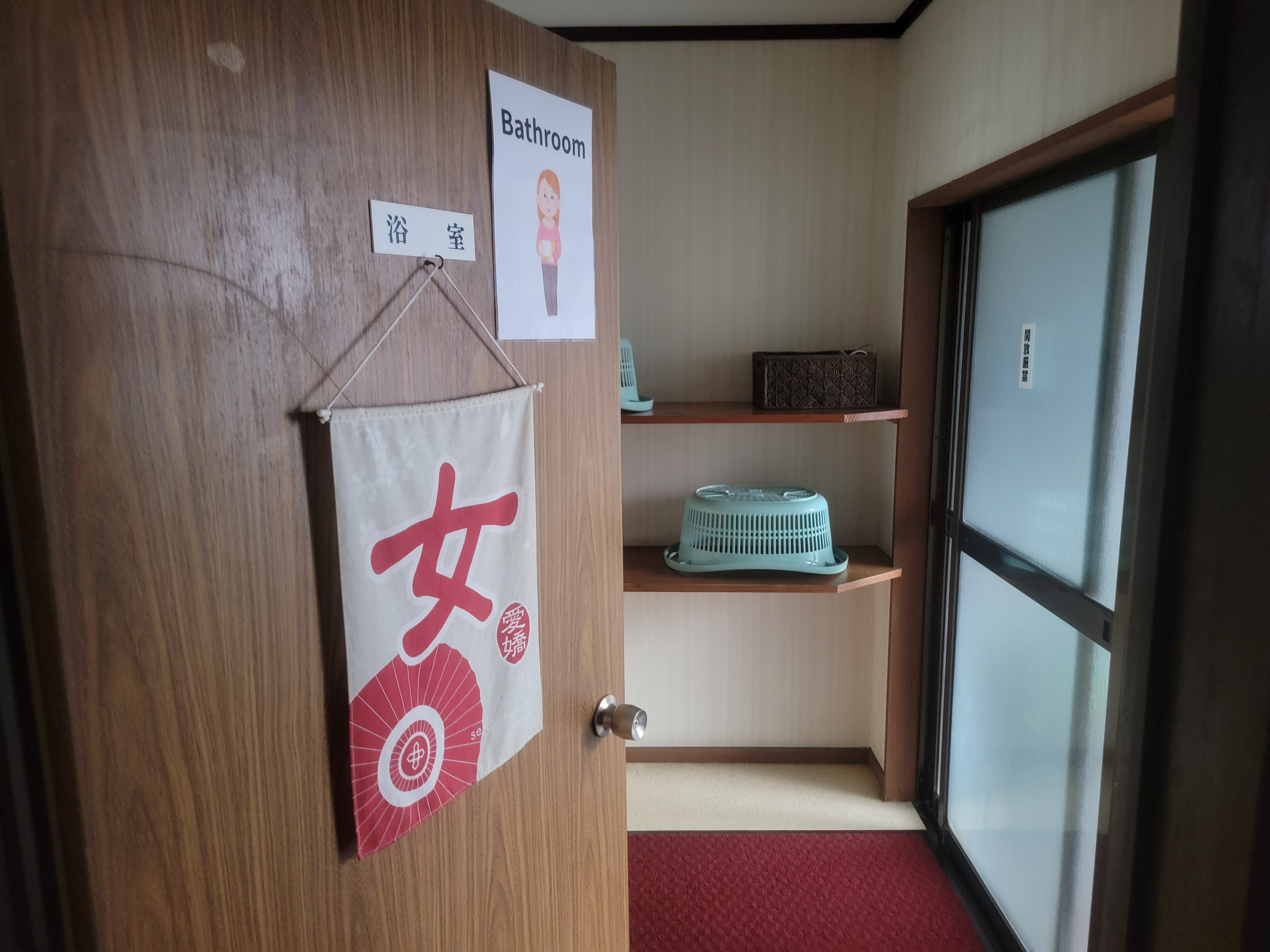 女性浴室脱衣所